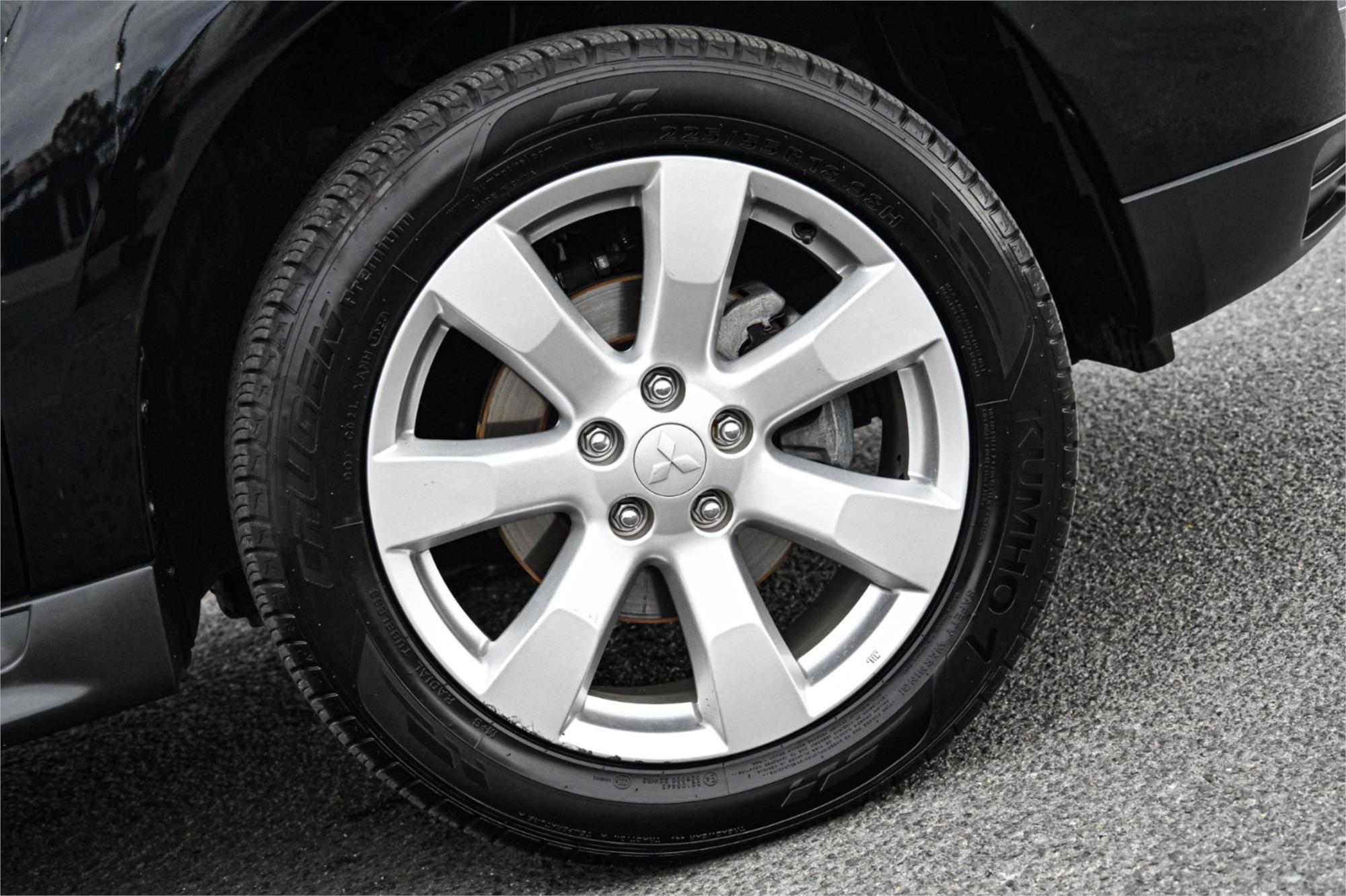 2011 MITSUBISHI OUTLANDER ZH MY11 LS (FWD) CVT AUTO 6 SP SEQUENTIAL 4D WAGON