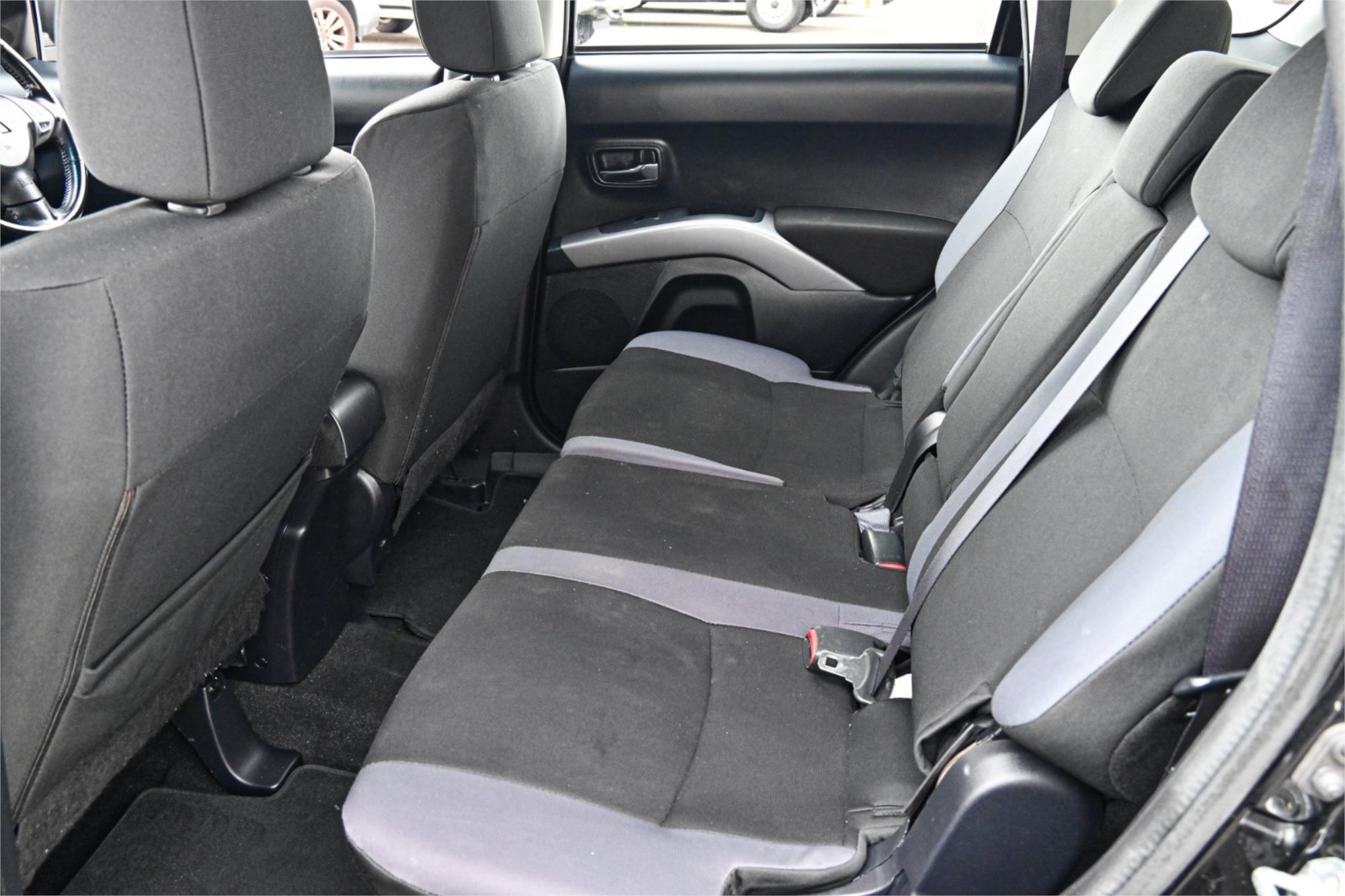 2011 MITSUBISHI OUTLANDER ZH MY11 LS (FWD) CVT AUTO 6 SP SEQUENTIAL 4D WAGON
