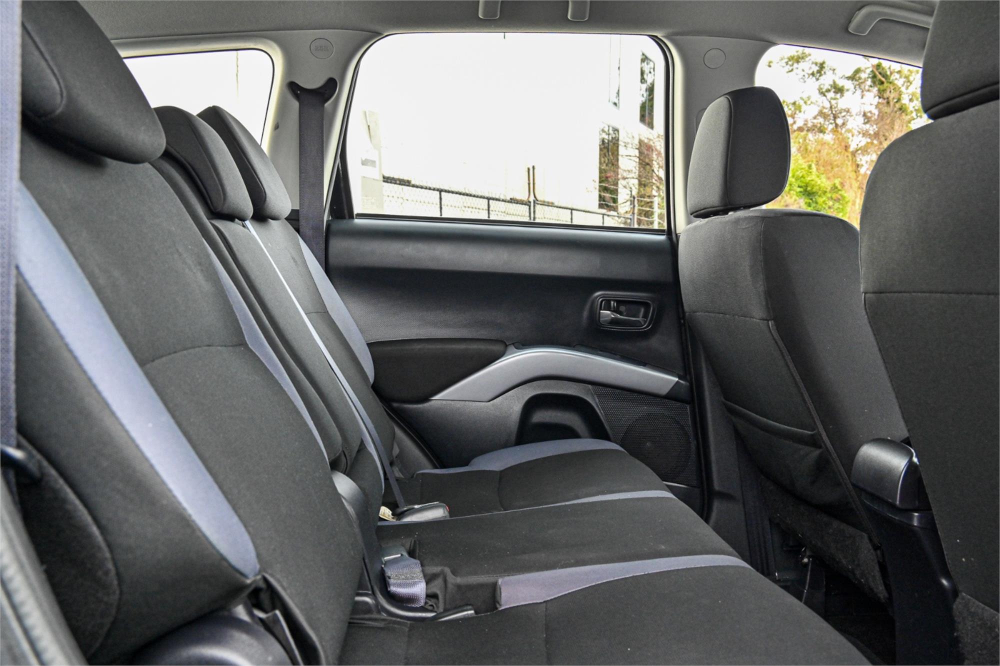 2011 MITSUBISHI OUTLANDER ZH MY11 LS (FWD) CVT AUTO 6 SP SEQUENTIAL 4D WAGON