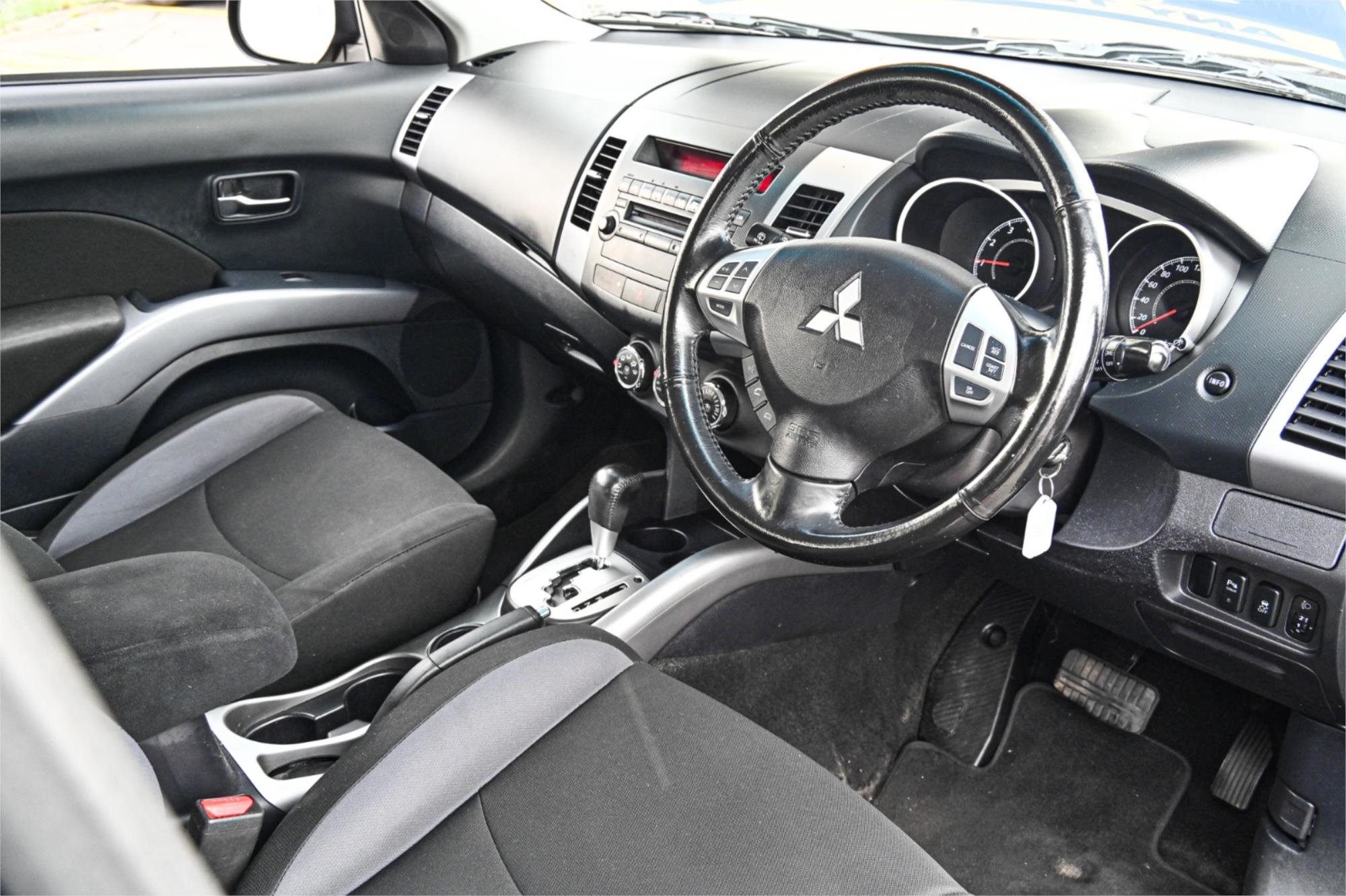 2011 MITSUBISHI OUTLANDER ZH MY11 LS (FWD) CVT AUTO 6 SP SEQUENTIAL 4D WAGON