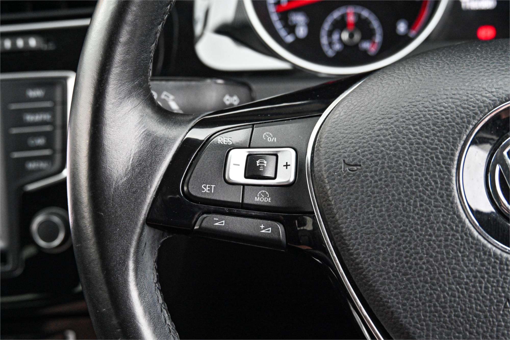 2016 VOLKSWAGEN GOLF AU MY16 110 TSI HIGHLINE 7 SP AUTO DIRECT SHIFT 5D HATCHBACK