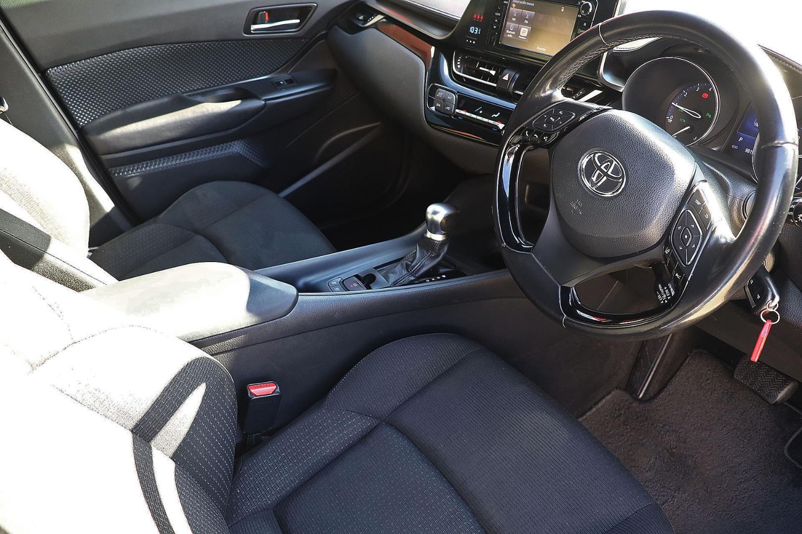 2017 TOYOTA C-HR NGX10R (2WD) CONTINUOUS VARIABLE 4D WAGON