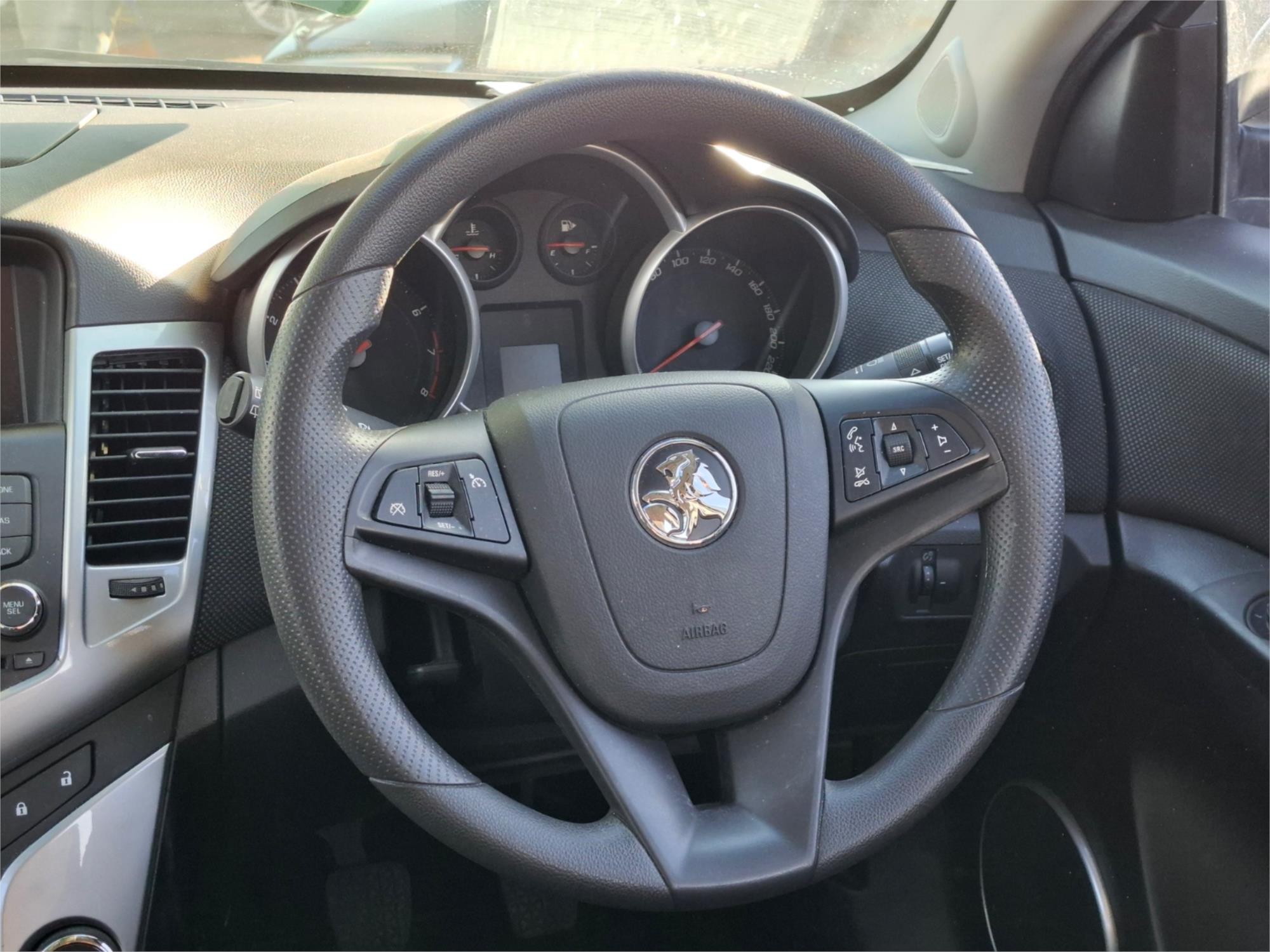 2014 HOLDEN CRUZE JH MY14 EQUIPE 5 SP MANUAL 5D HATCHBACK