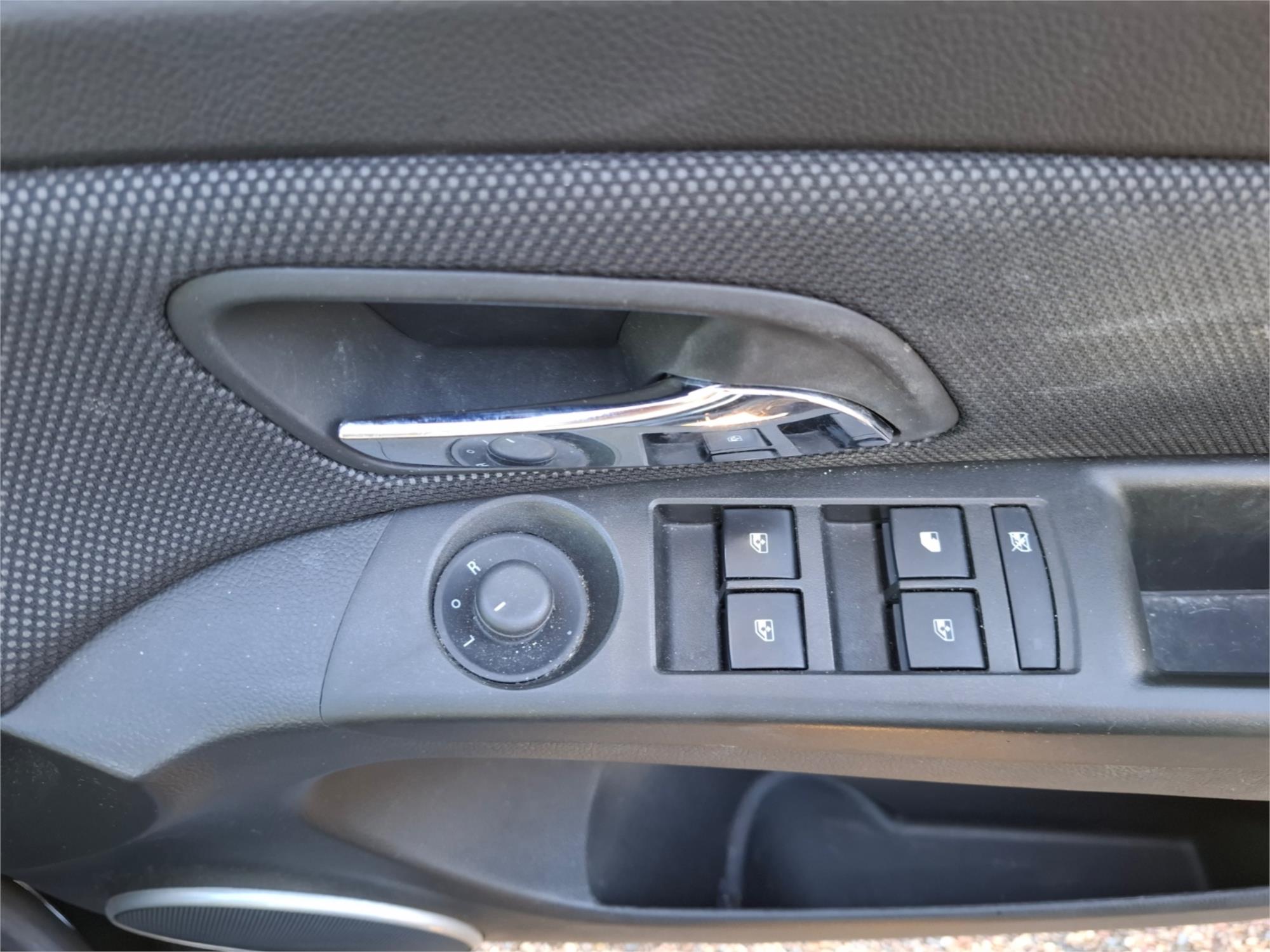 2014 HOLDEN CRUZE JH MY14 EQUIPE 5 SP MANUAL 5D HATCHBACK