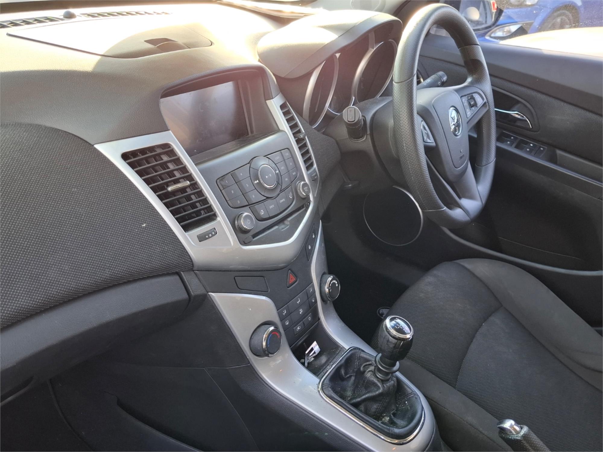 2014 HOLDEN CRUZE JH MY14 EQUIPE 5 SP MANUAL 5D HATCHBACK