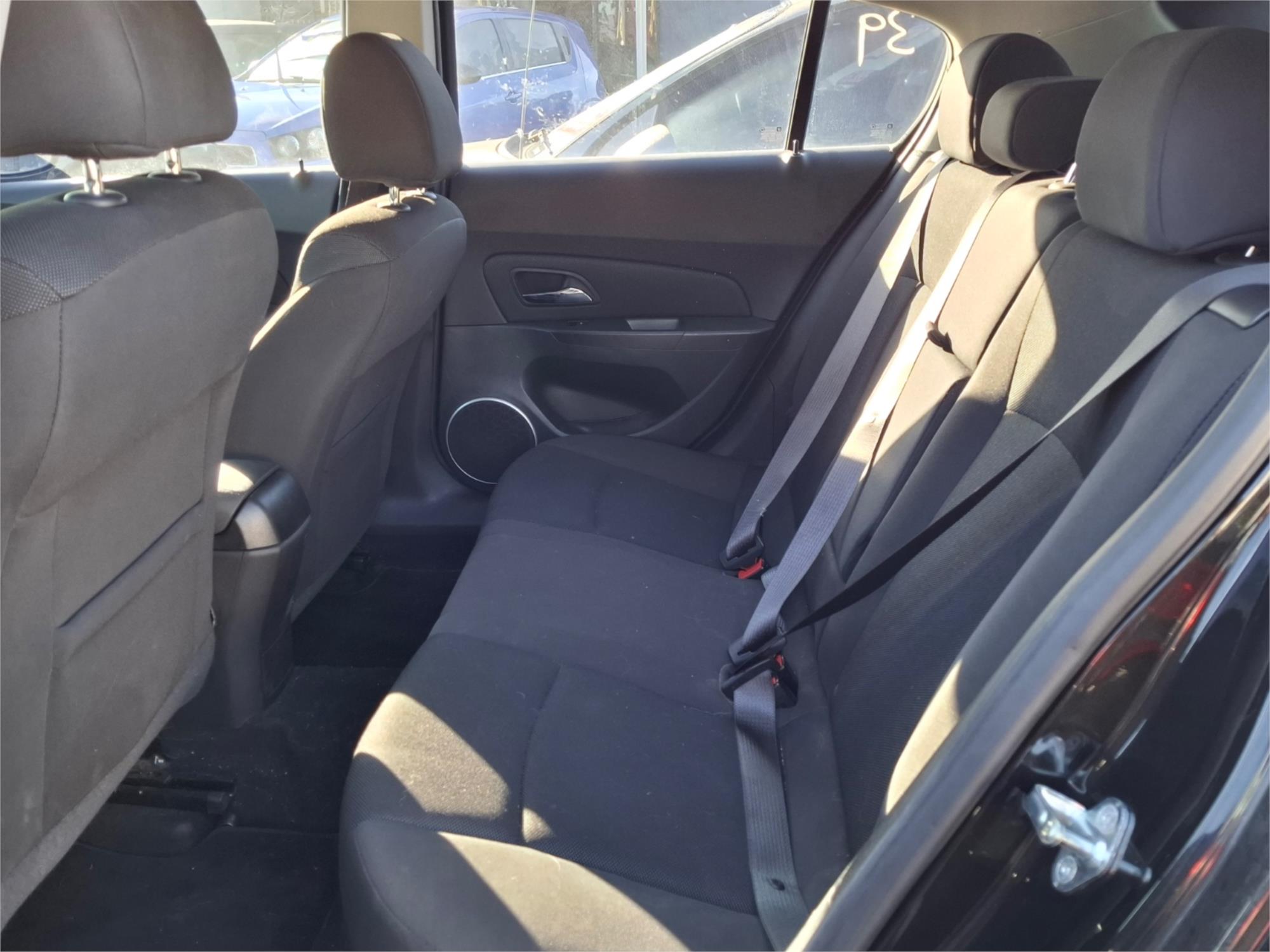 2014 HOLDEN CRUZE JH MY14 EQUIPE 5 SP MANUAL 5D HATCHBACK