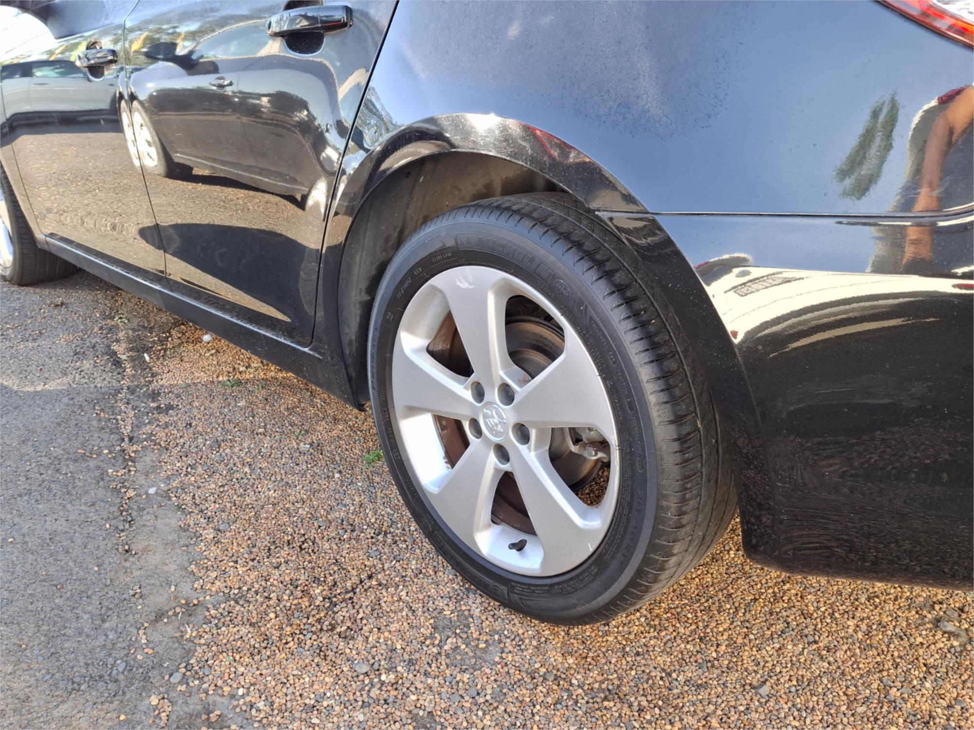 2014 HOLDEN CRUZE JH MY14 EQUIPE 5 SP MANUAL 5D HATCHBACK