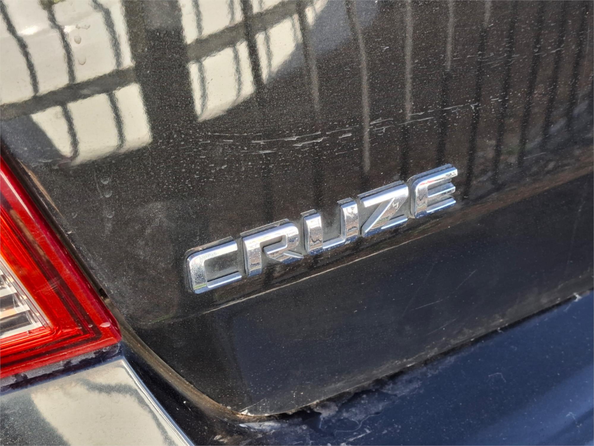 2014 HOLDEN CRUZE JH MY14 EQUIPE 5 SP MANUAL 5D HATCHBACK