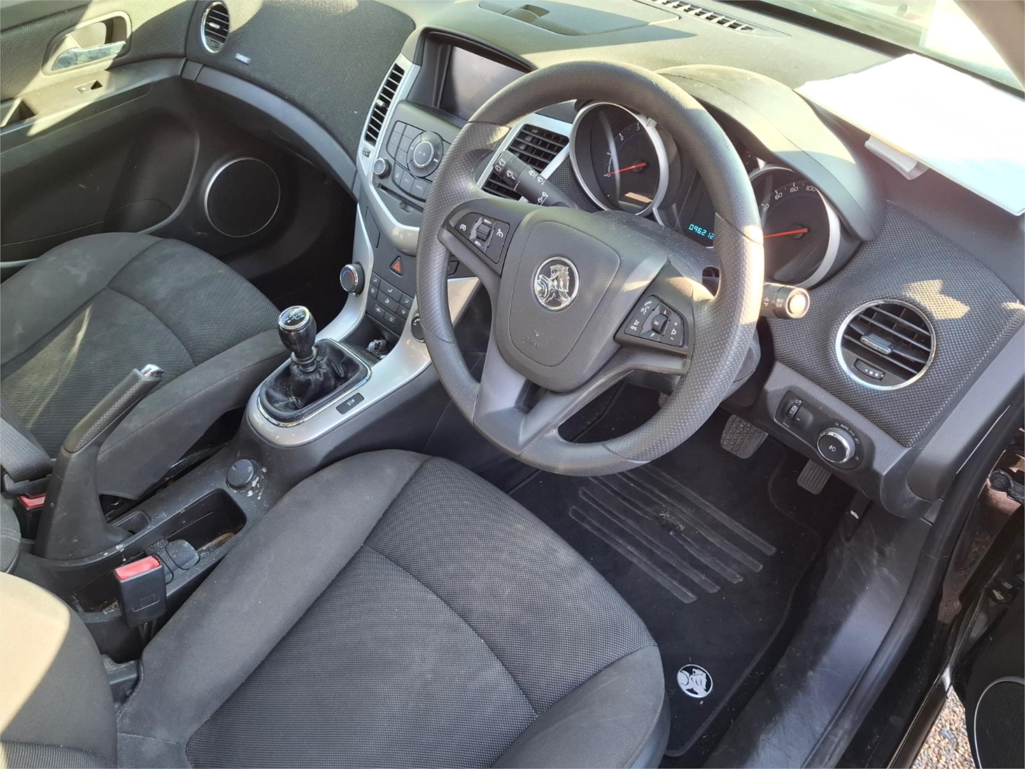 2014 HOLDEN CRUZE JH MY14 EQUIPE 5 SP MANUAL 5D HATCHBACK