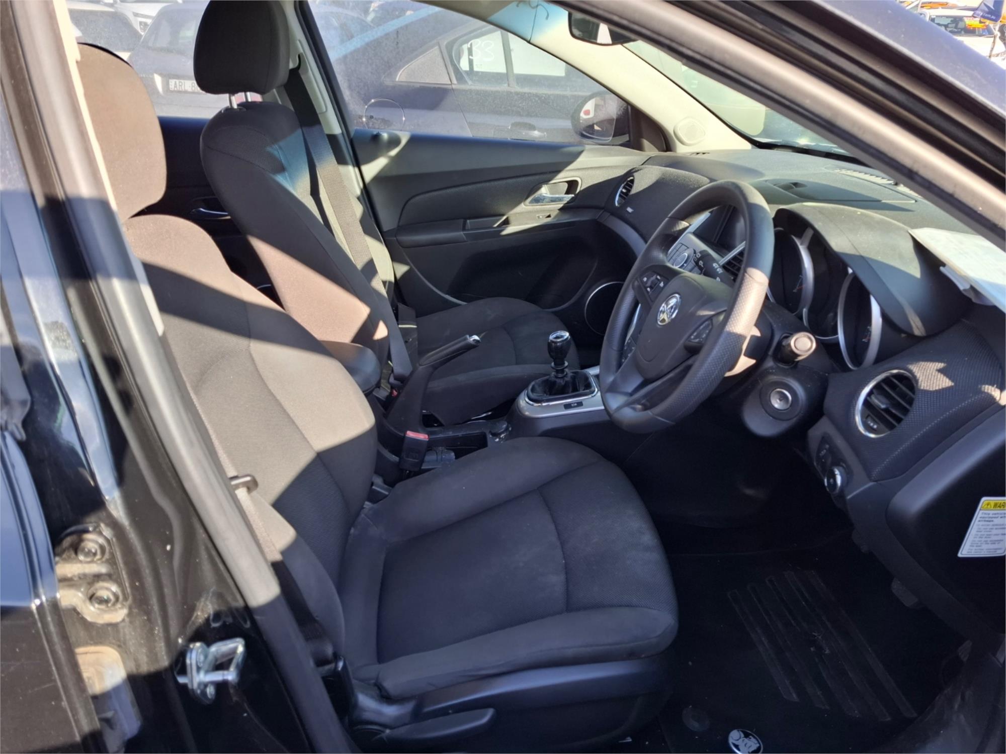 2014 HOLDEN CRUZE JH MY14 EQUIPE 5 SP MANUAL 5D HATCHBACK