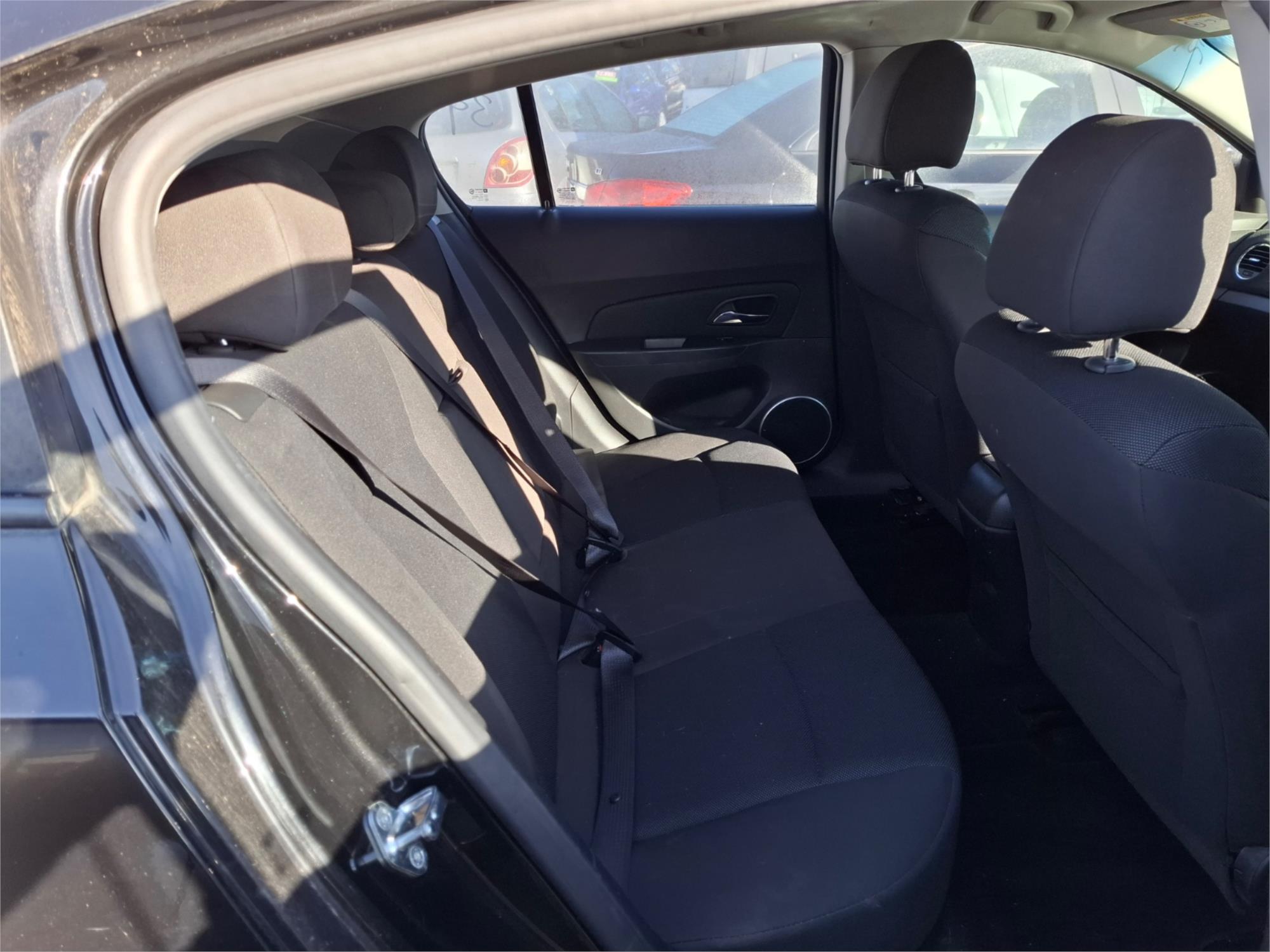 2014 HOLDEN CRUZE JH MY14 EQUIPE 5 SP MANUAL 5D HATCHBACK