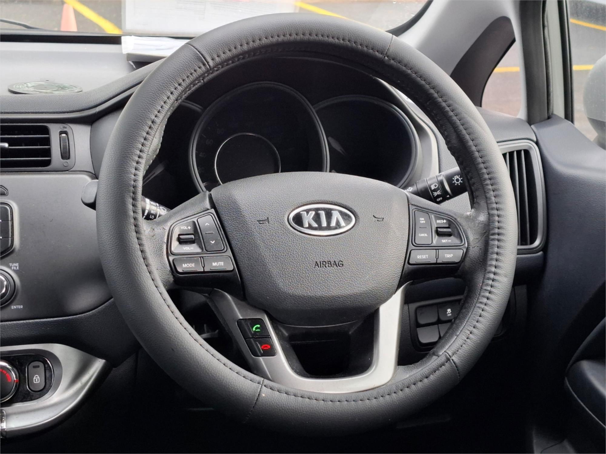 2011 KIA RIO UB SI 6 SP MANUAL 5D HATCHBACK
