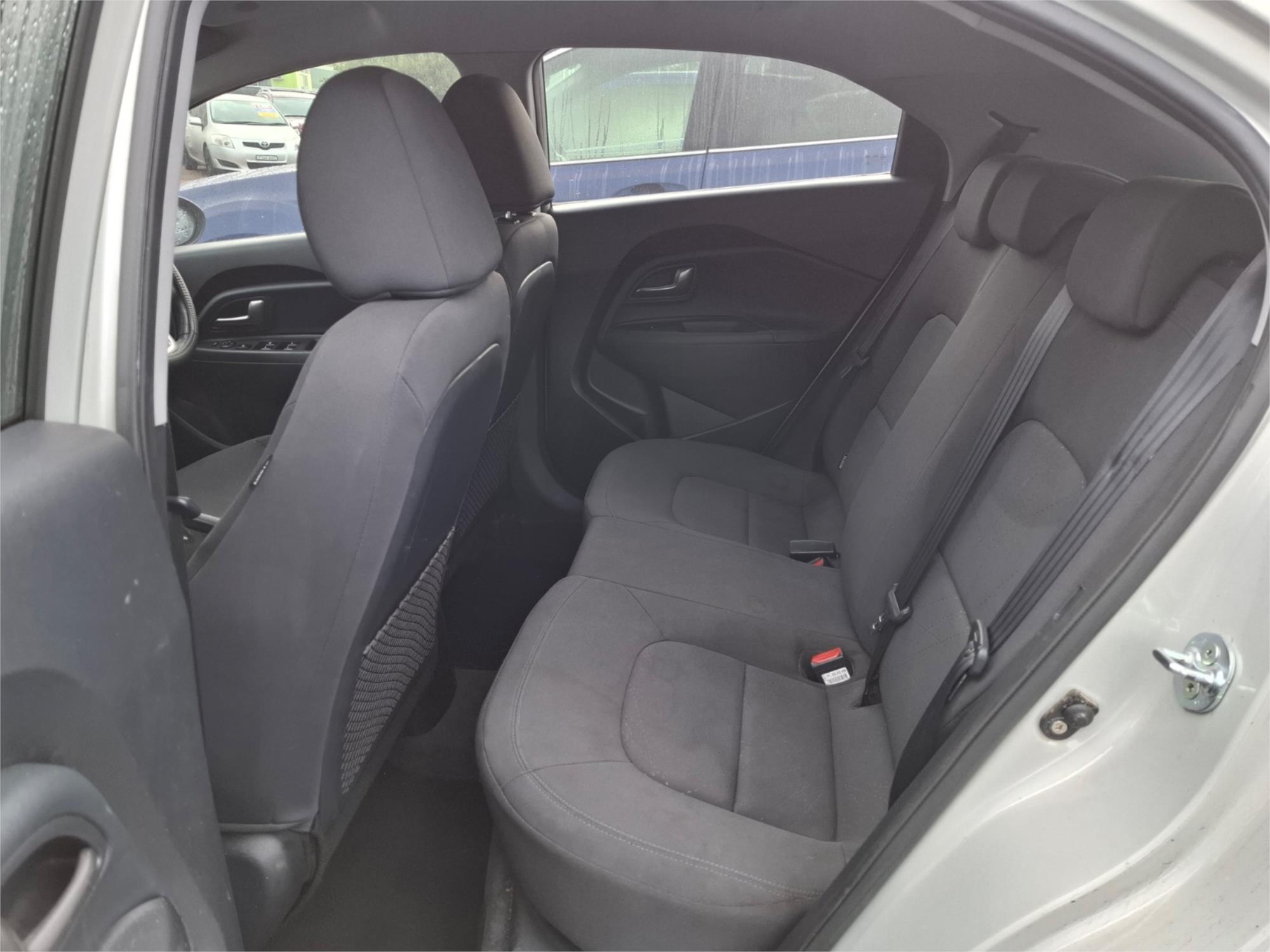 2011 KIA RIO UB SI 6 SP MANUAL 5D HATCHBACK