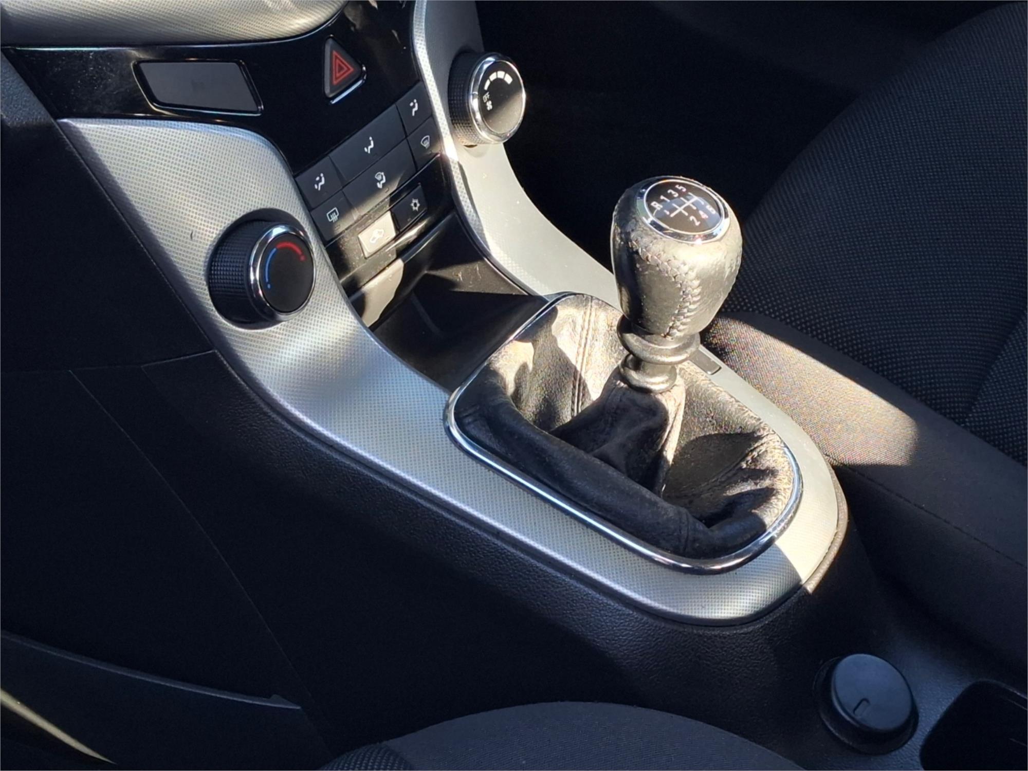 2011 HOLDEN CRUZE JH MY12 SRi 6 SP MANUAL 4D SEDAN