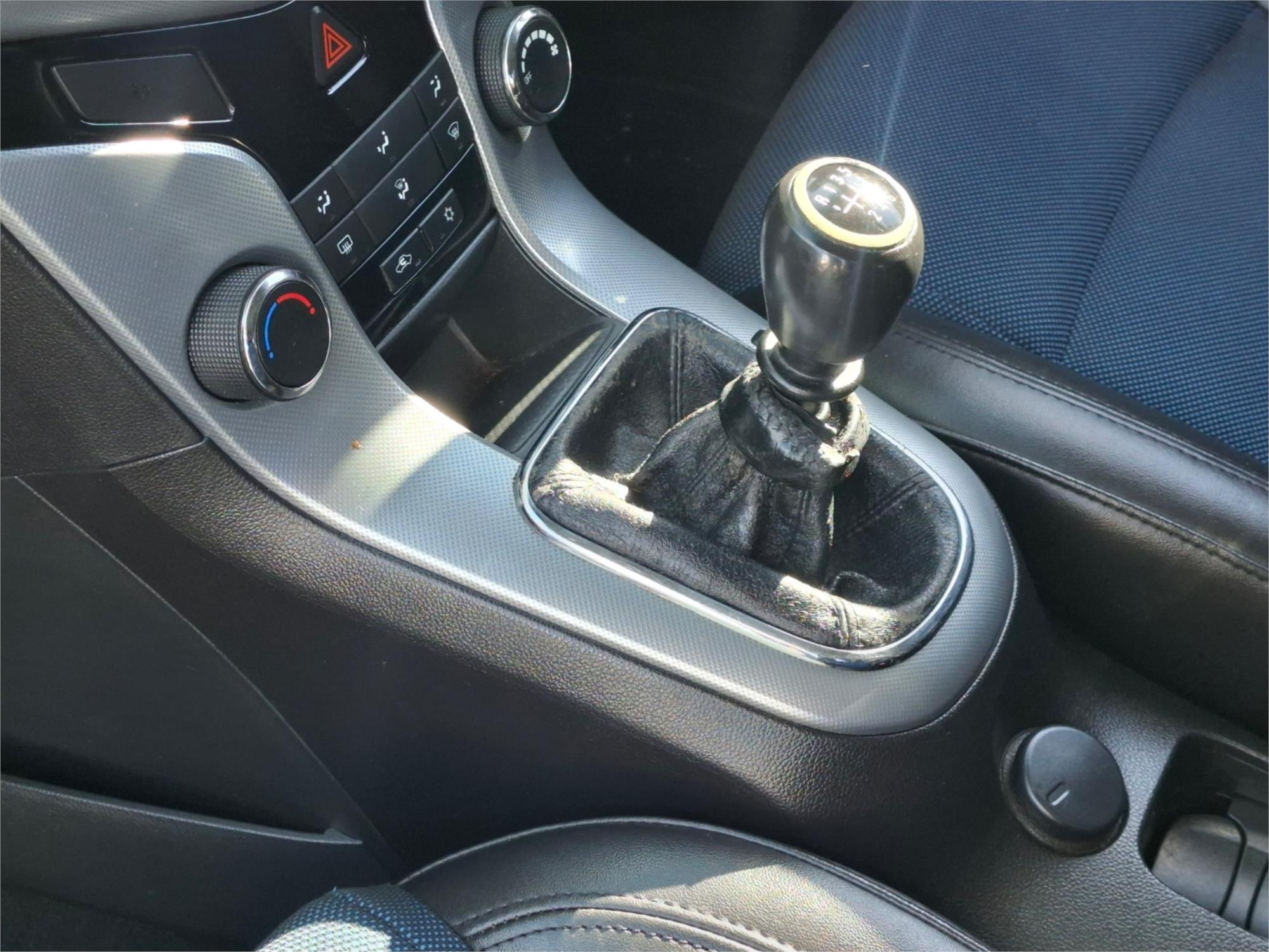 2013 HOLDEN CRUZE JH MY13 SRi 6 SP MANUAL 4D SEDAN