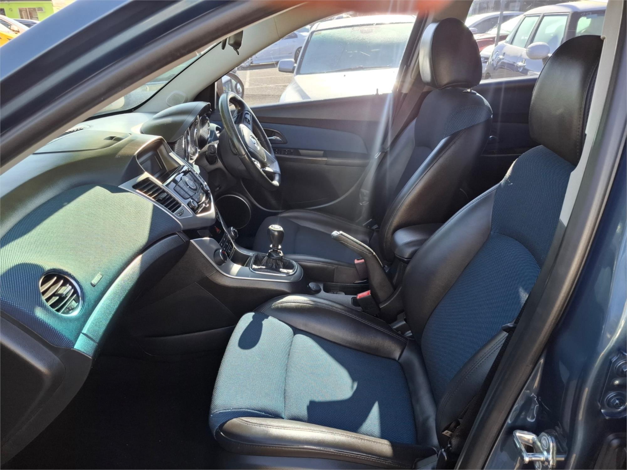 2013 HOLDEN CRUZE JH MY13 SRi 6 SP MANUAL 4D SEDAN