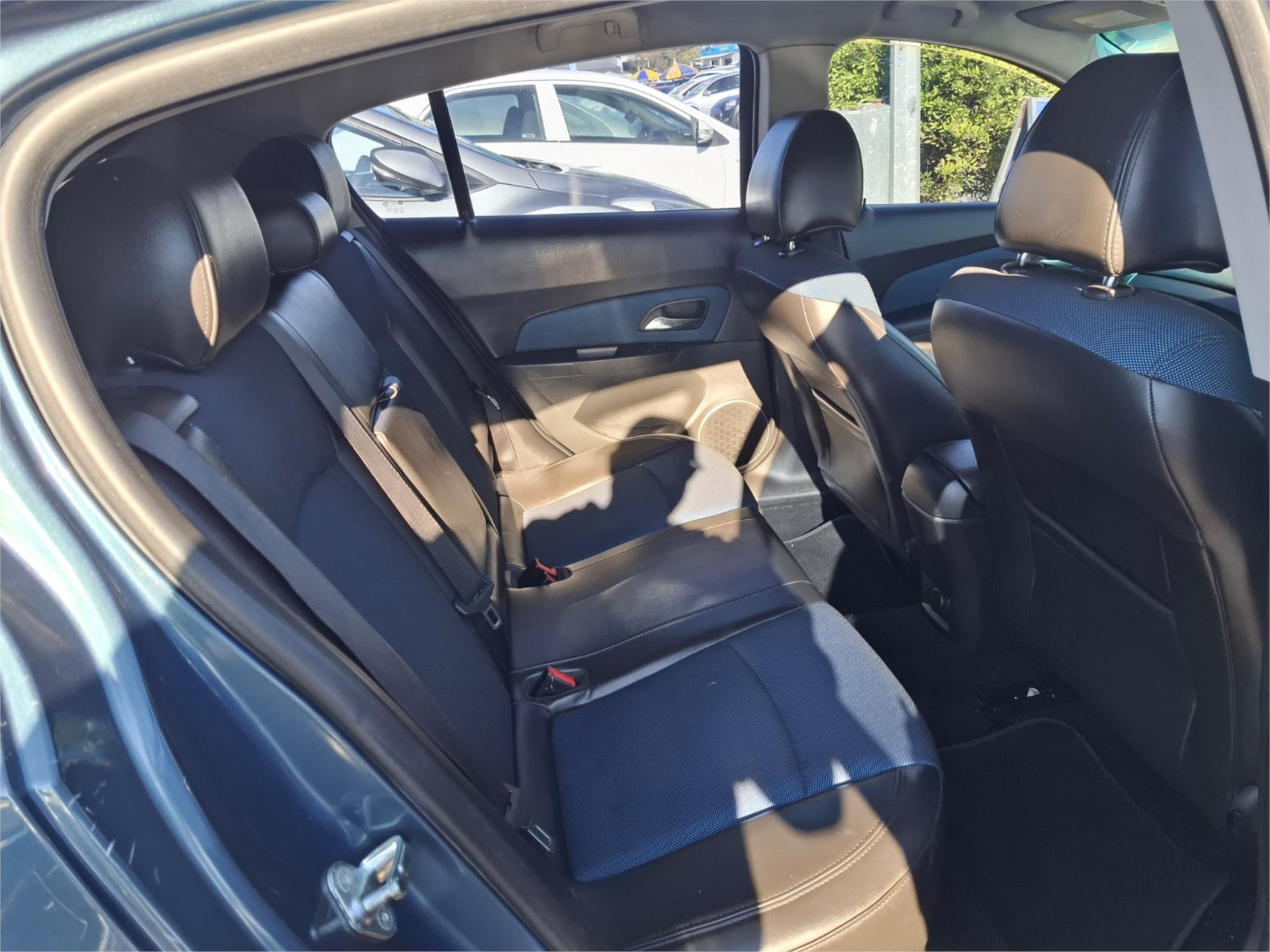 2013 HOLDEN CRUZE JH MY13 SRi 6 SP MANUAL 4D SEDAN