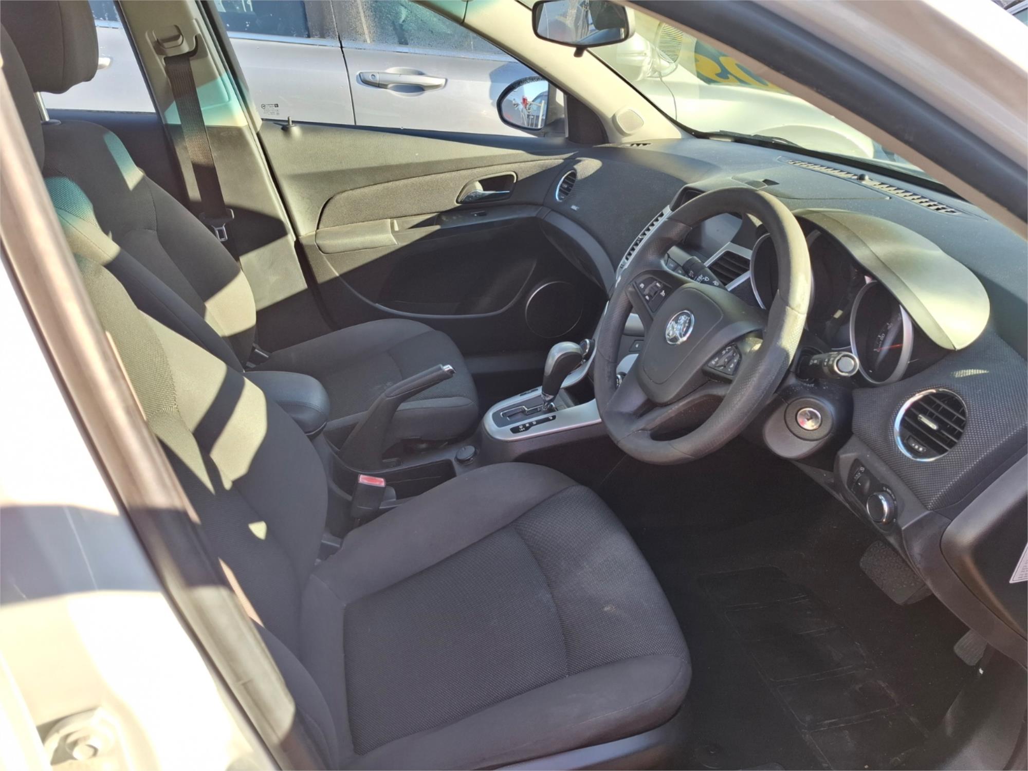 2015 HOLDEN CRUZE JH MY14 EQUIPE 6 SP AUTOMATIC 4D SEDAN