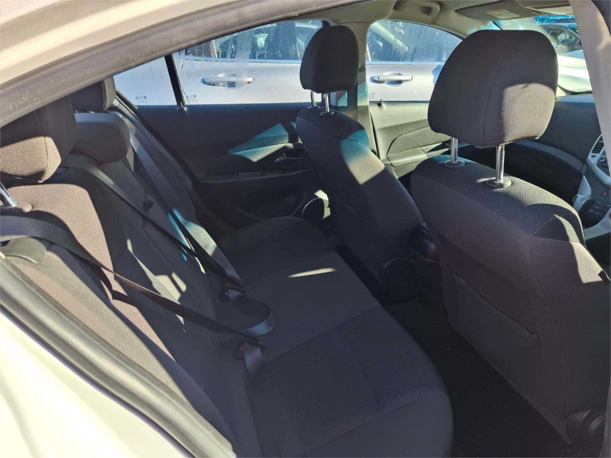 2015 HOLDEN CRUZE JH MY14 EQUIPE 6 SP AUTOMATIC 4D SEDAN