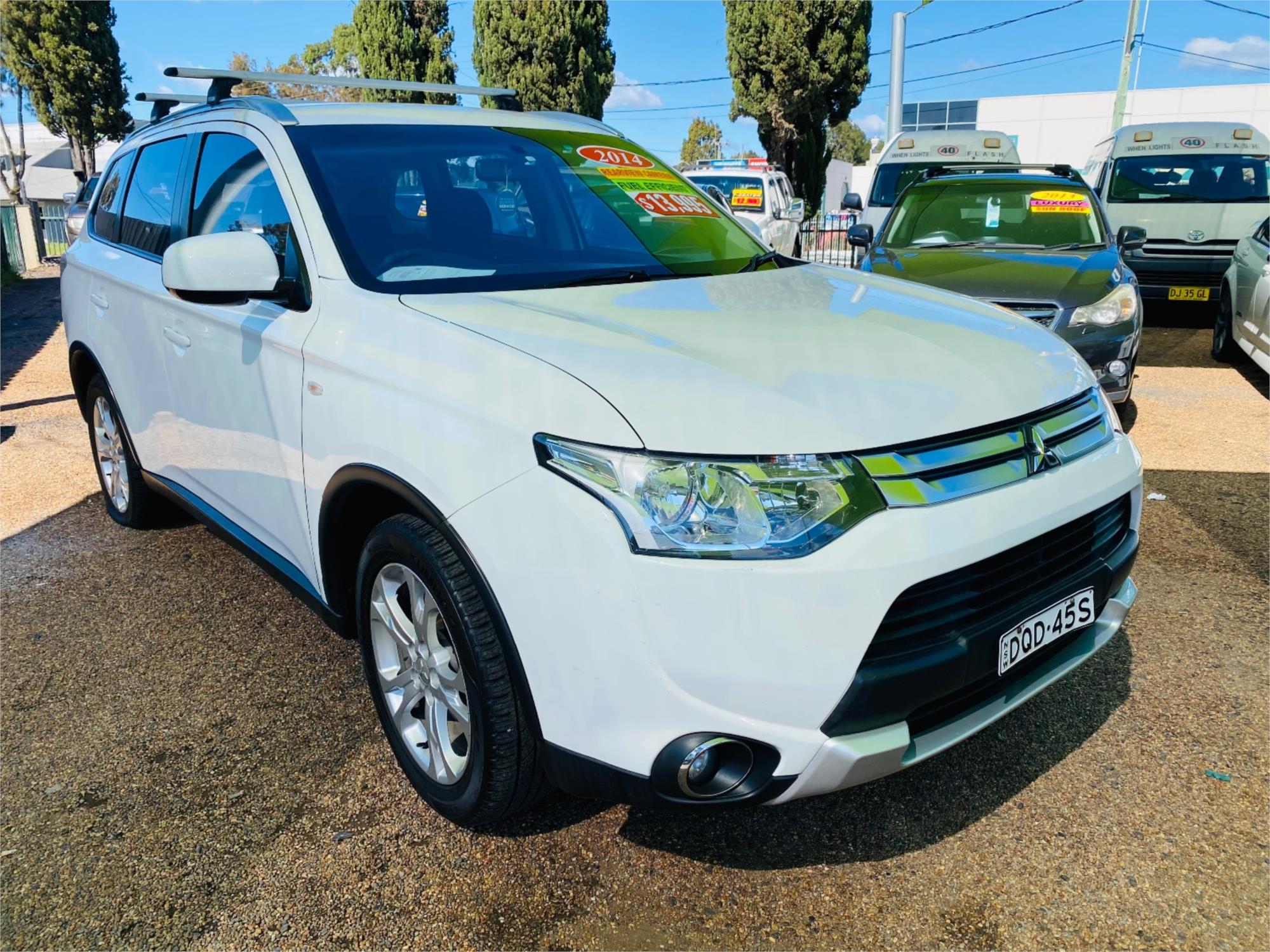 2014 MITSUBISHI OUTLANDER ZJ MY14 ES (4x2) CONTINUOUS VARIABLE 4D WAGON