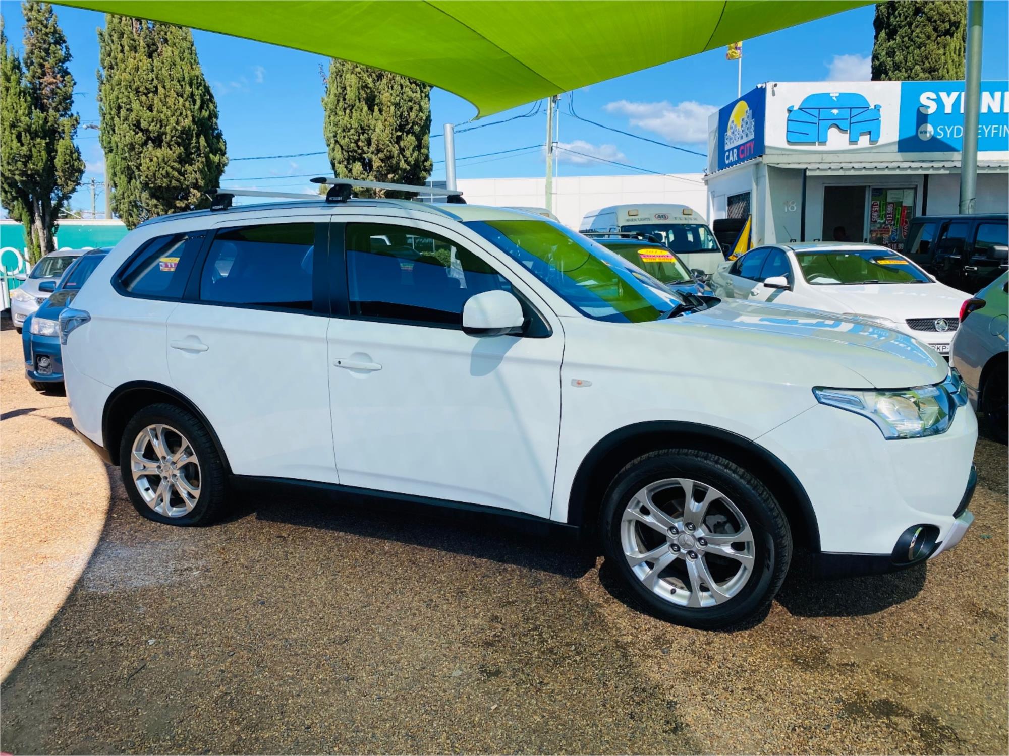 2014 MITSUBISHI OUTLANDER ZJ MY14 ES (4x2) CONTINUOUS VARIABLE 4D WAGON