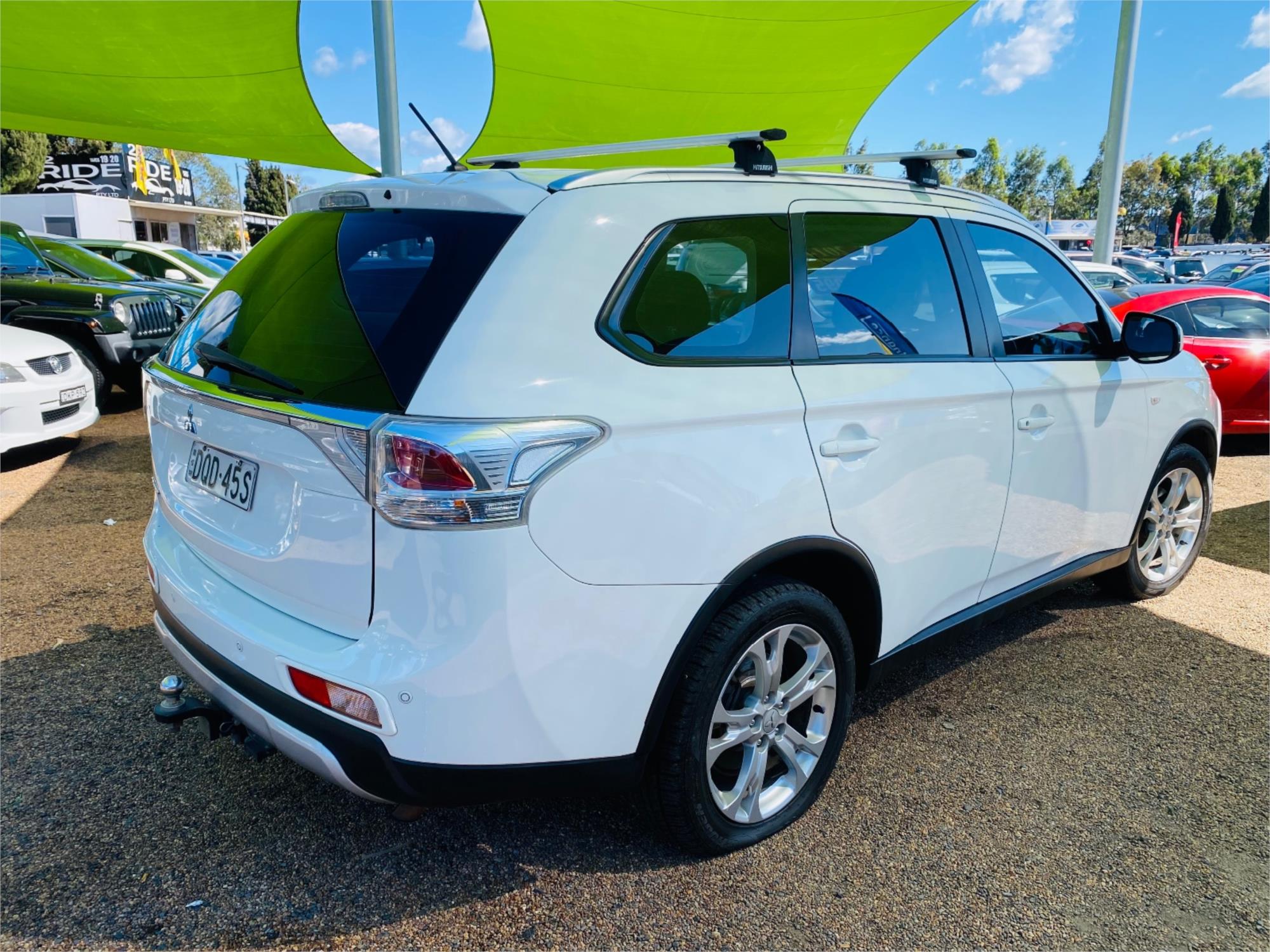 2014 MITSUBISHI OUTLANDER ZJ MY14 ES (4x2) CONTINUOUS VARIABLE 4D WAGON