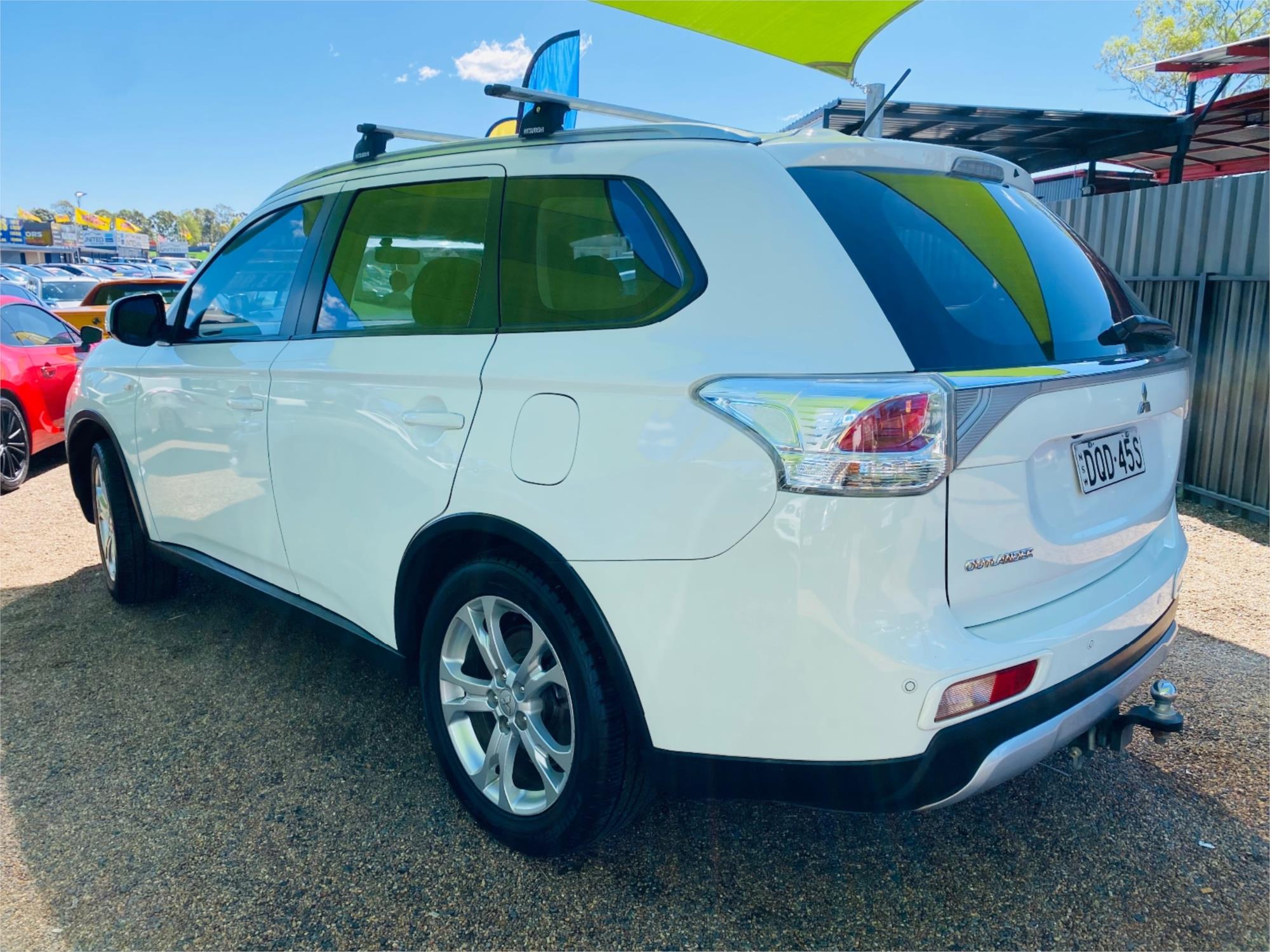 2014 MITSUBISHI OUTLANDER ZJ MY14 ES (4x2) CONTINUOUS VARIABLE 4D WAGON