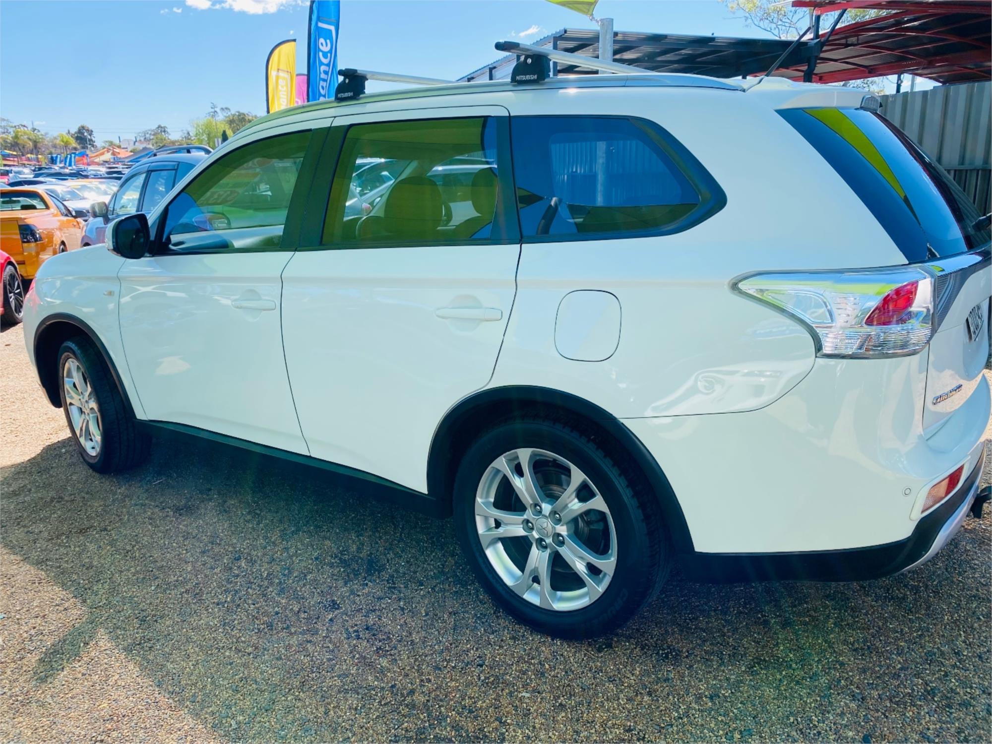 2014 MITSUBISHI OUTLANDER ZJ MY14 ES (4x2) CONTINUOUS VARIABLE 4D WAGON