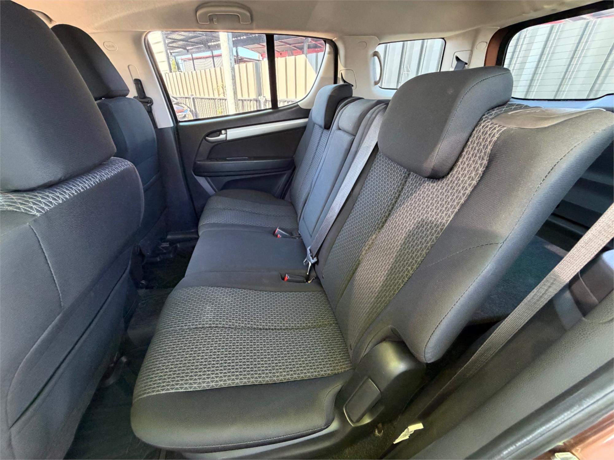2016 ISUZU MU-X UC MY15 LS-M (4x2) 5 SP AUTOMATIC 4D WAGON