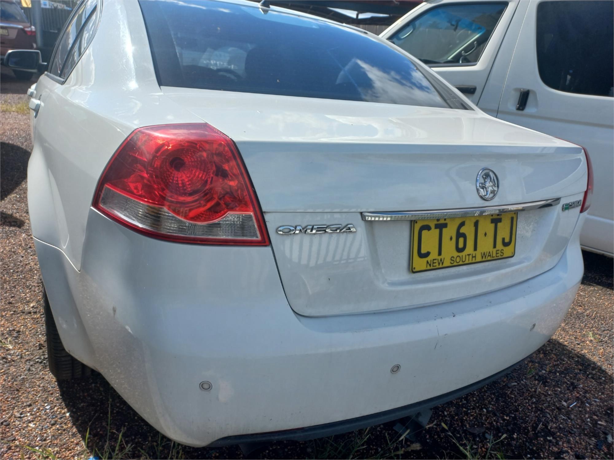 2011 HOLDEN COMMODORE VE II MY12 OMEGA 6 SP AUTOMATIC 4D SEDAN