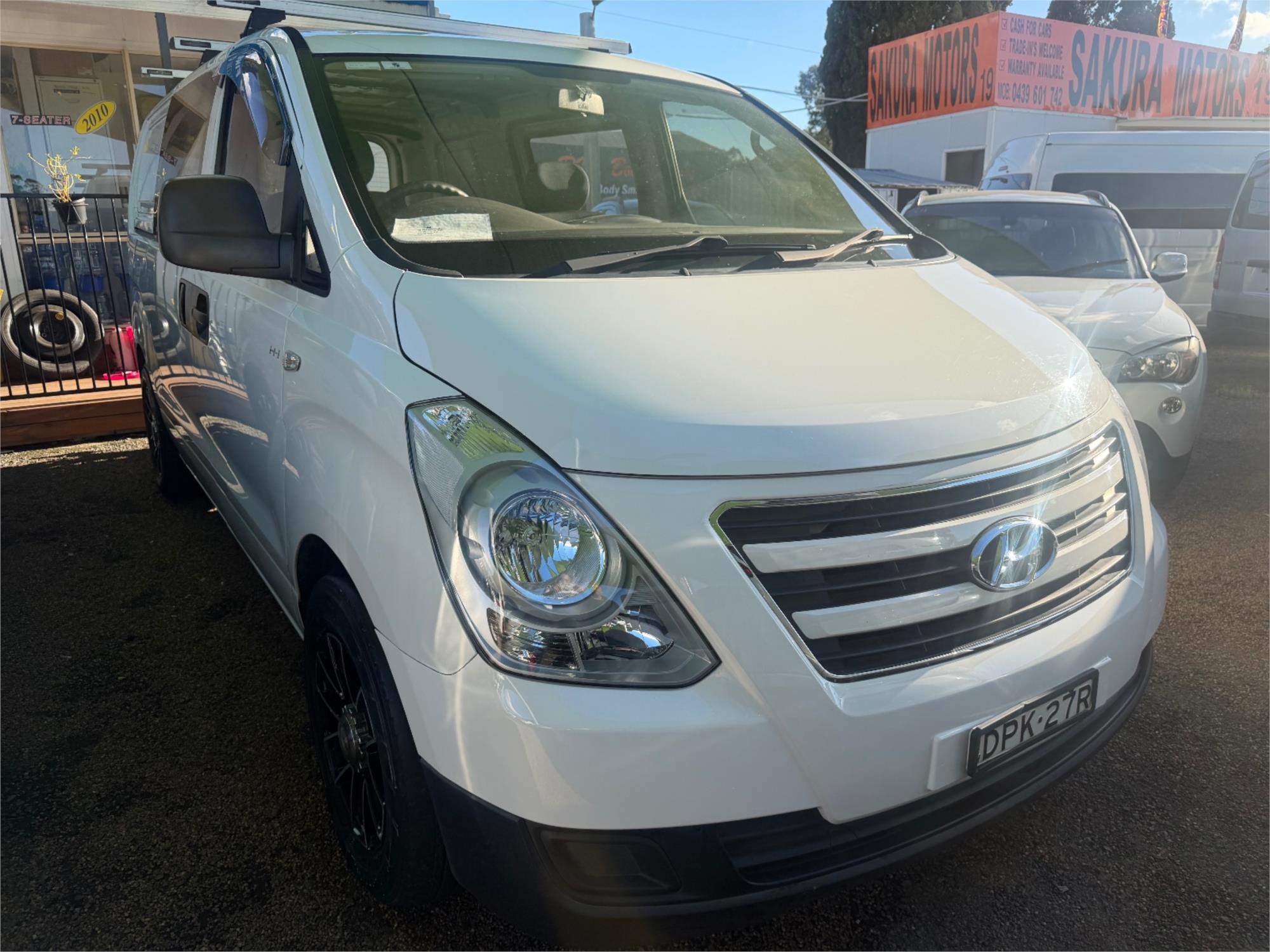 2017 HYUNDAI iLOAD TQ SERIES 2 (TQ3) MY17 3S LIFTBACK 5 SP AUTOMATIC 4D VAN