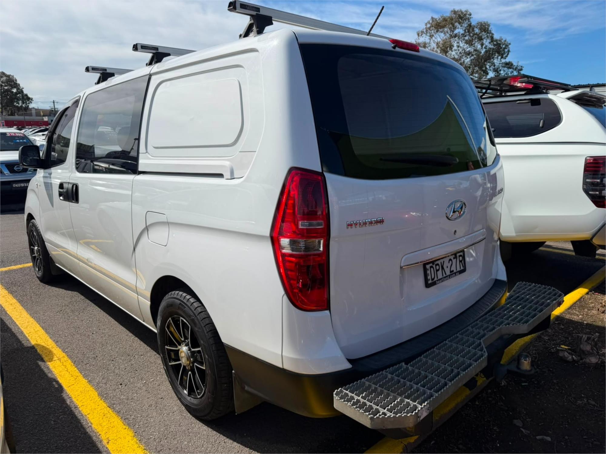 2017 HYUNDAI iLOAD TQ SERIES 2 (TQ3) MY17 3S LIFTBACK 5 SP AUTOMATIC 4D VAN