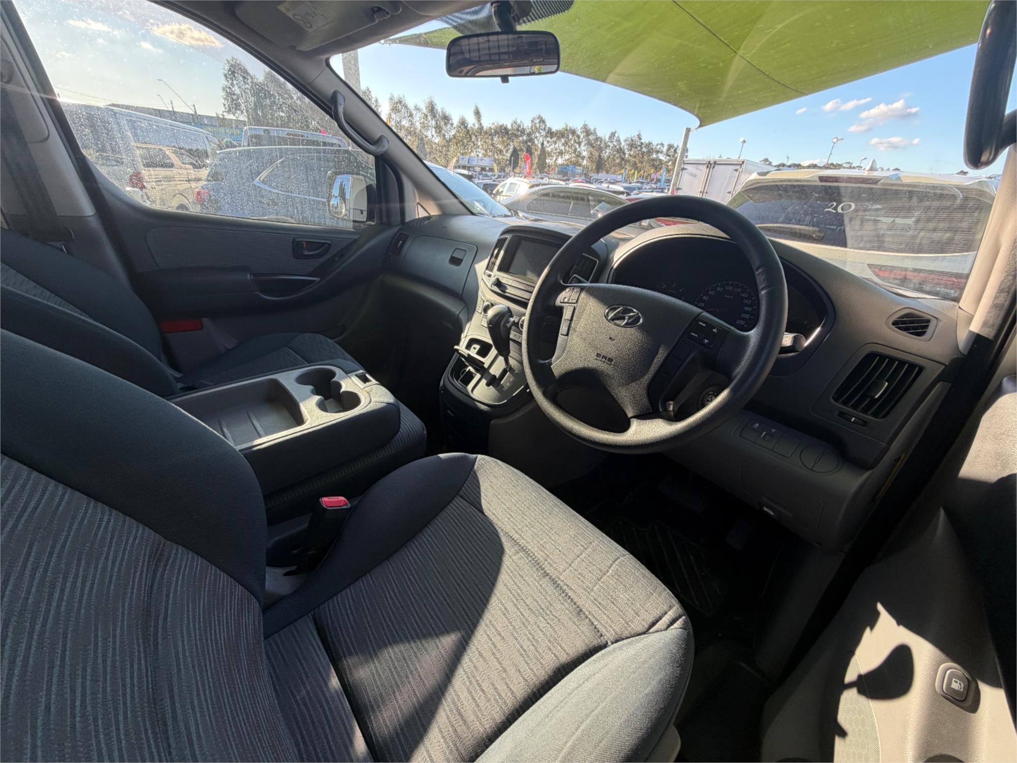2017 HYUNDAI iLOAD TQ SERIES 2 (TQ3) MY17 3S LIFTBACK 5 SP AUTOMATIC 4D VAN