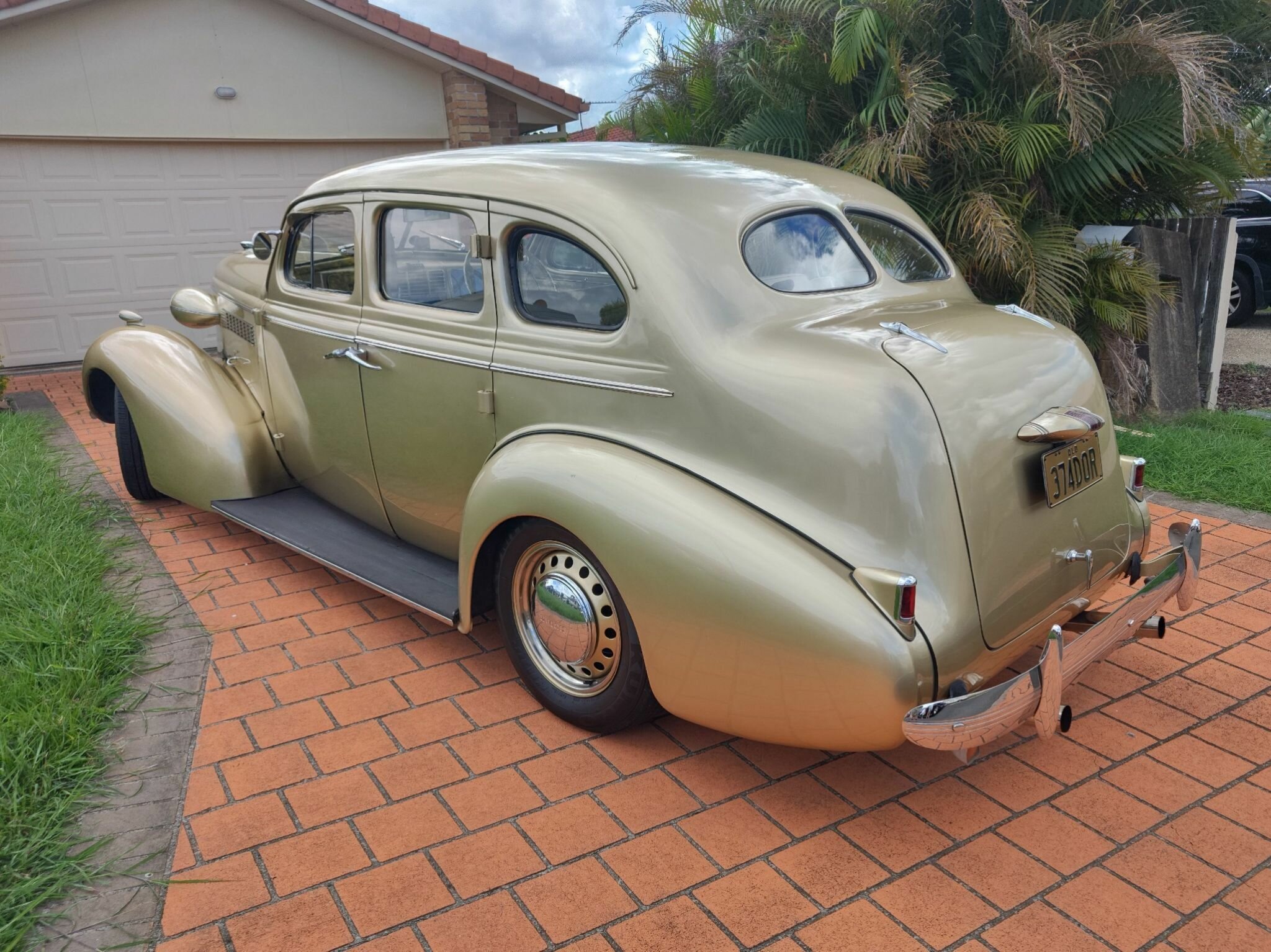 1937 BUICK CENTURY EIGHT AUTOMATIC SEDAN