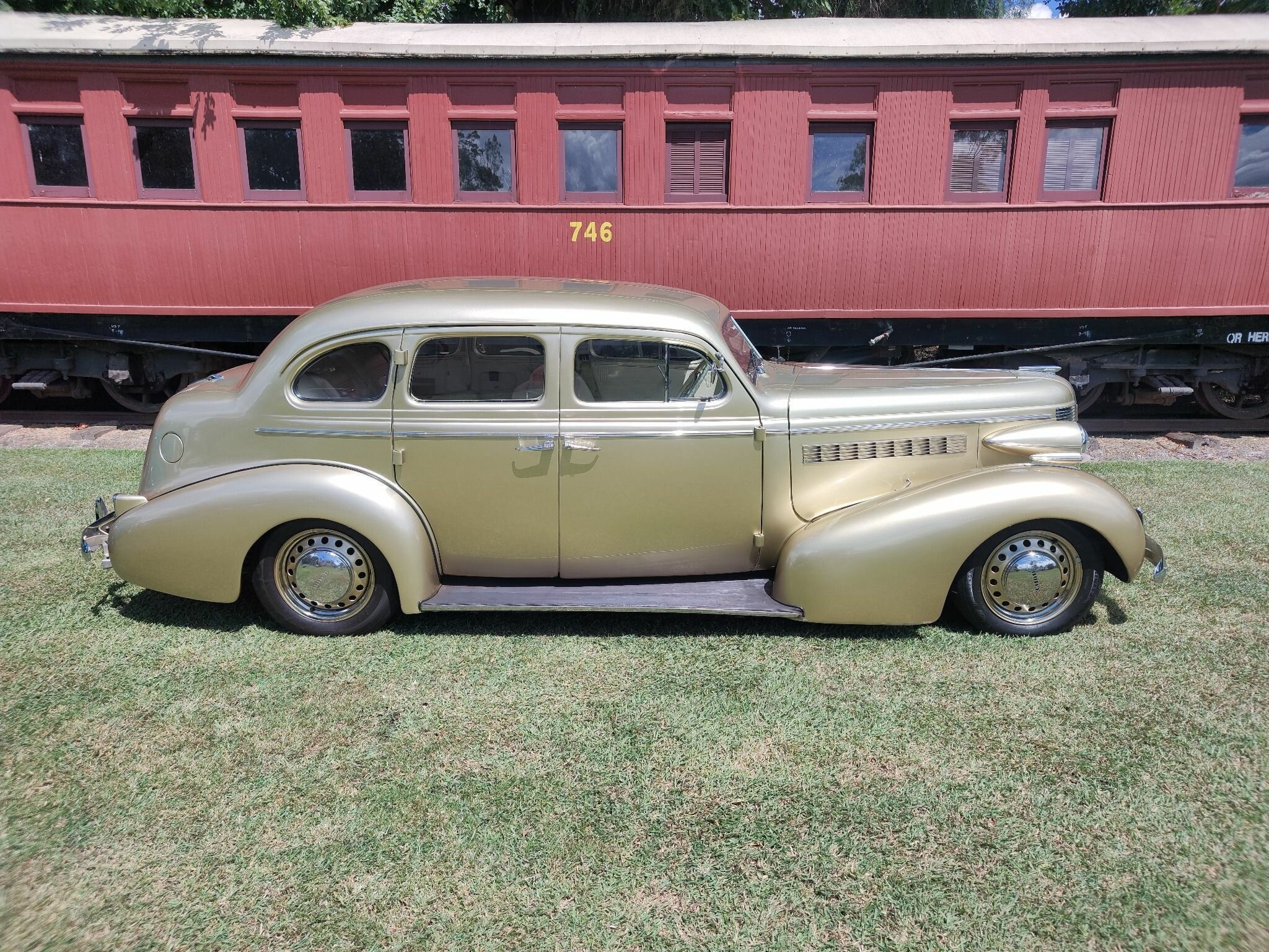 1937 BUICK CENTURY EIGHT AUTOMATIC SEDAN
