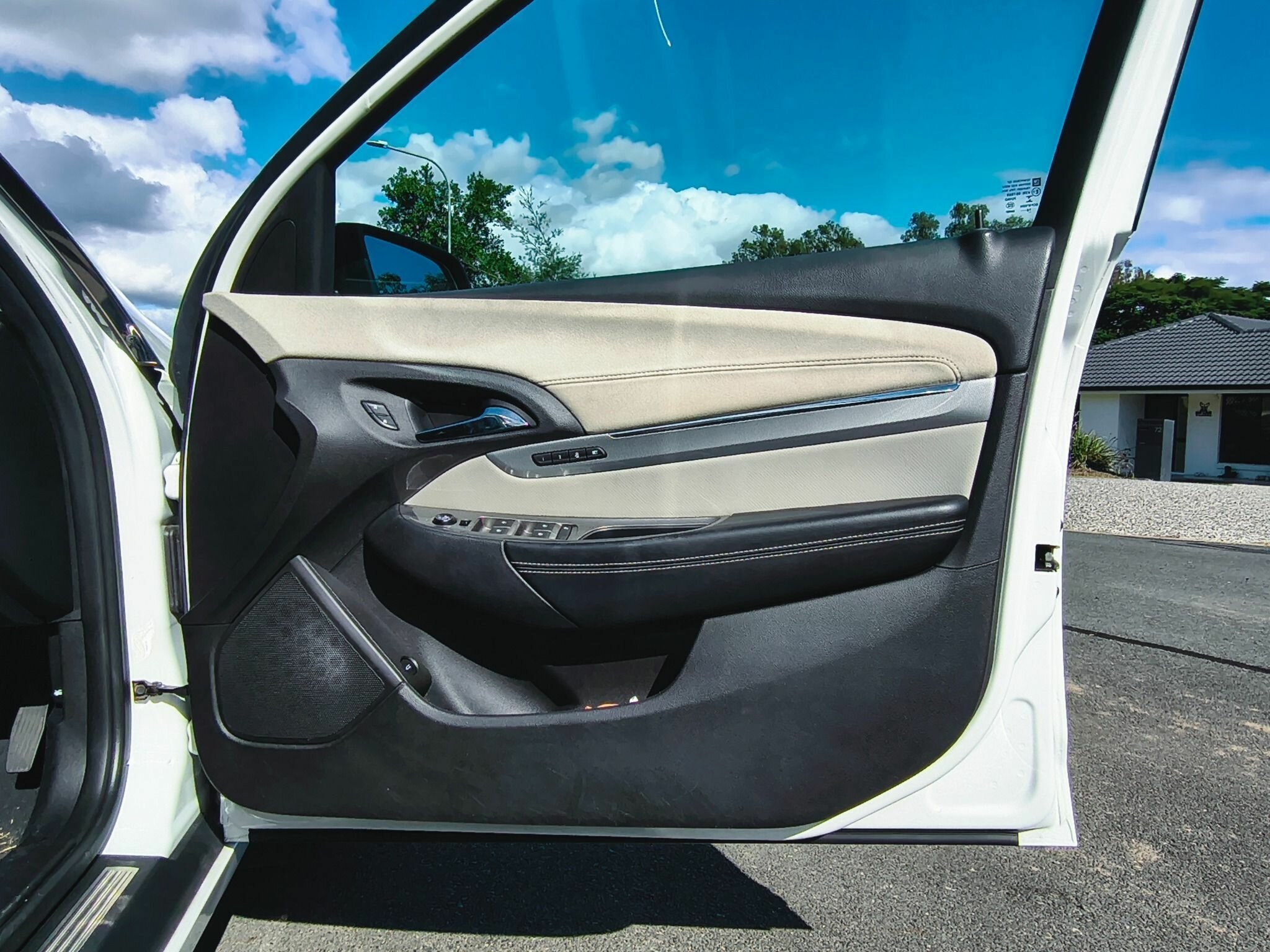 2016 HOLDEN CALAIS VF II 6 SP AUTOMATIC 4D SEDAN