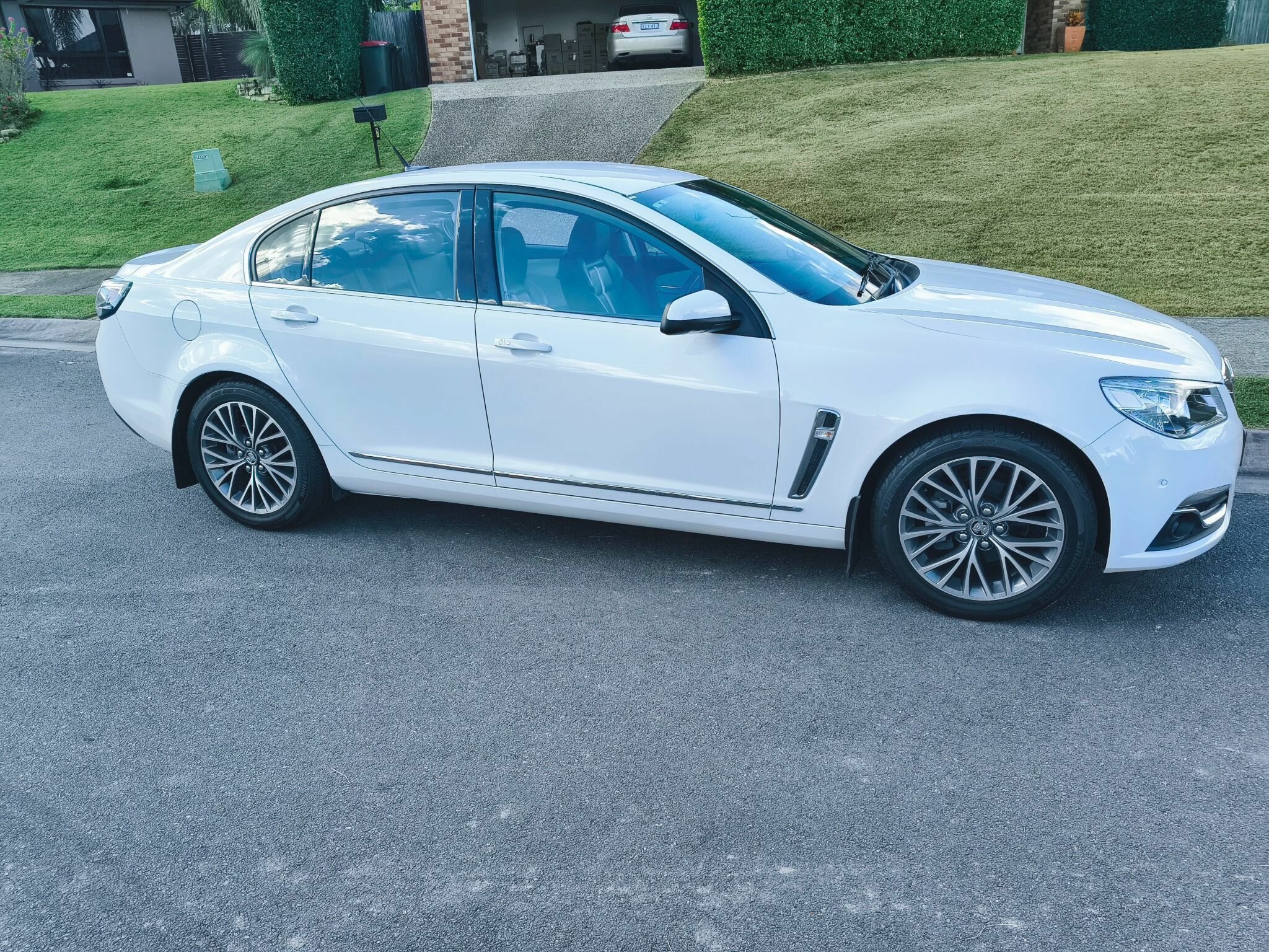 2016 HOLDEN CALAIS VF II 6 SP AUTOMATIC 4D SEDAN