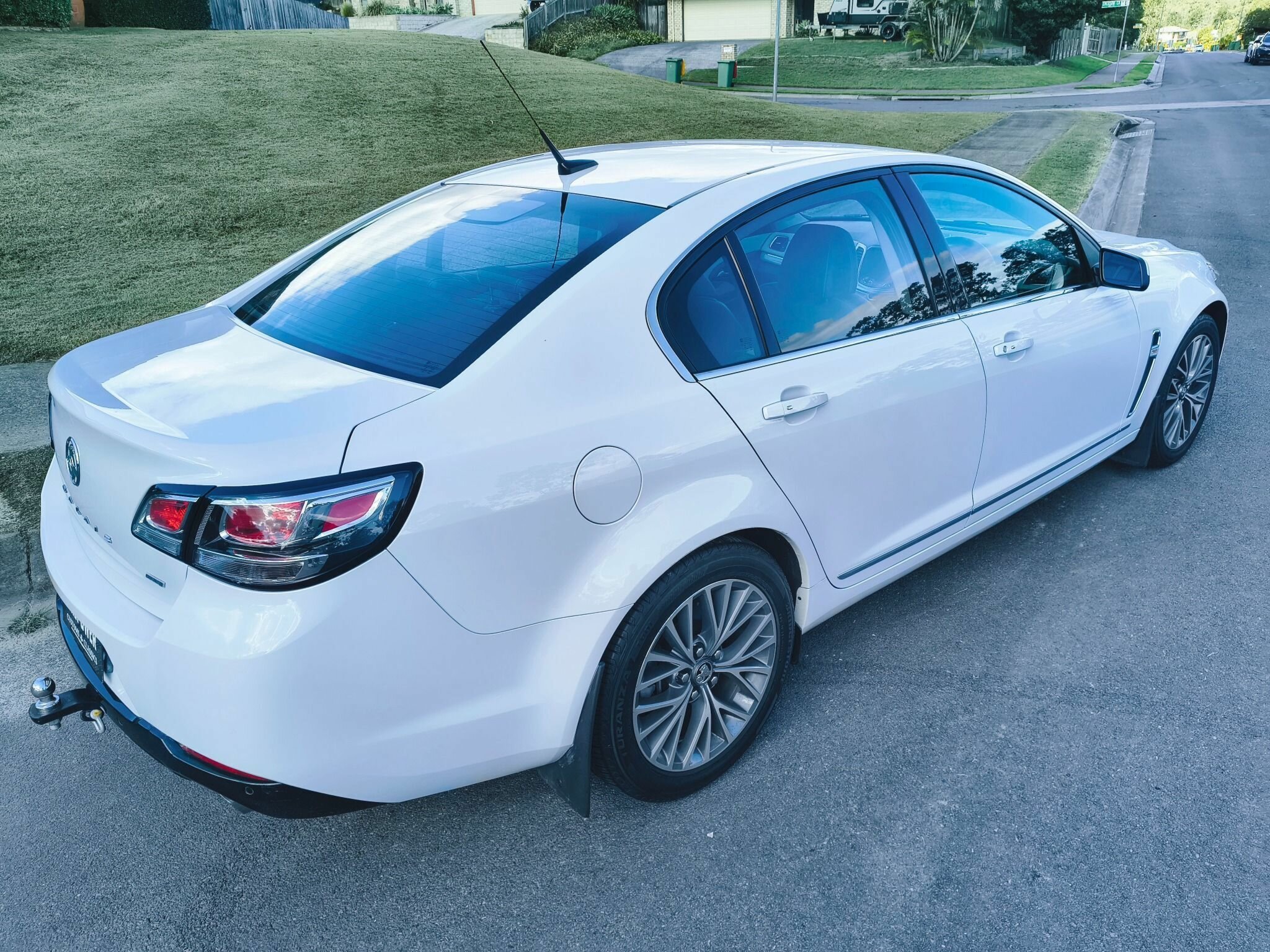 2016 HOLDEN CALAIS VF II 6 SP AUTOMATIC 4D SEDAN