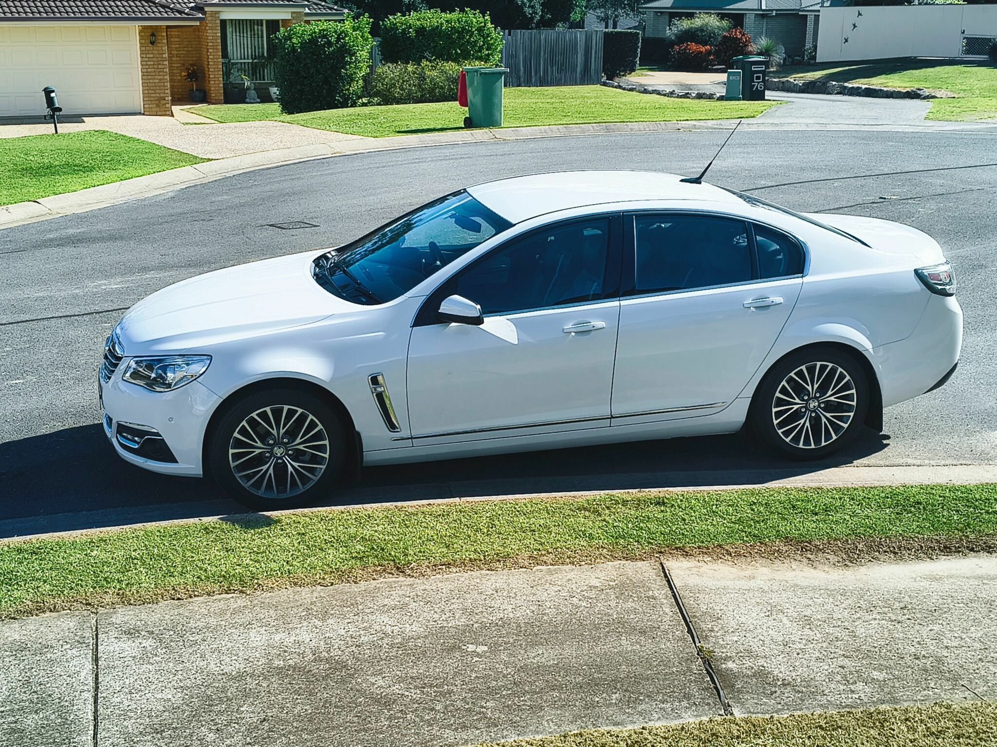2016 HOLDEN CALAIS VF II 6 SP AUTOMATIC 4D SEDAN
