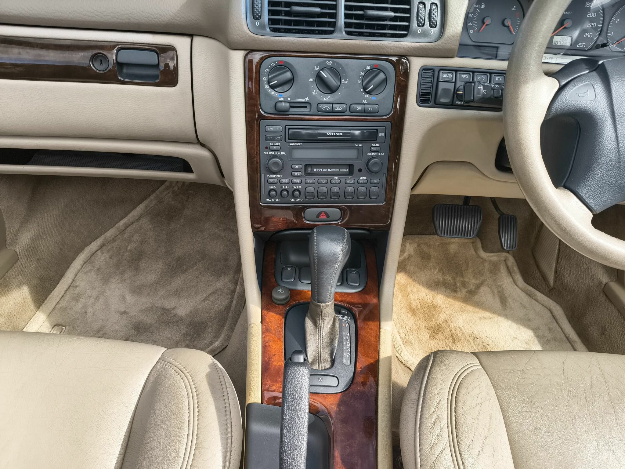 2000 VOLVO C70 2.4T 4 SP AUTOMATIC 2D CONVERTIBLE