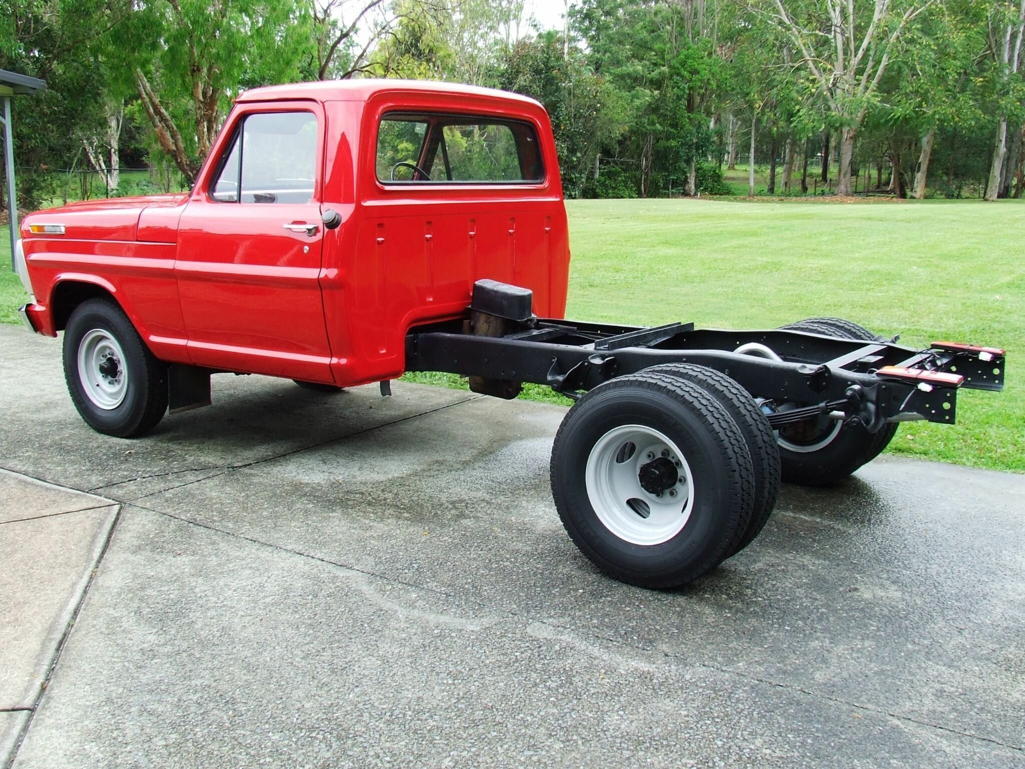 1972 FORD F250 4 SP MANUAL C/CHAS TRAY