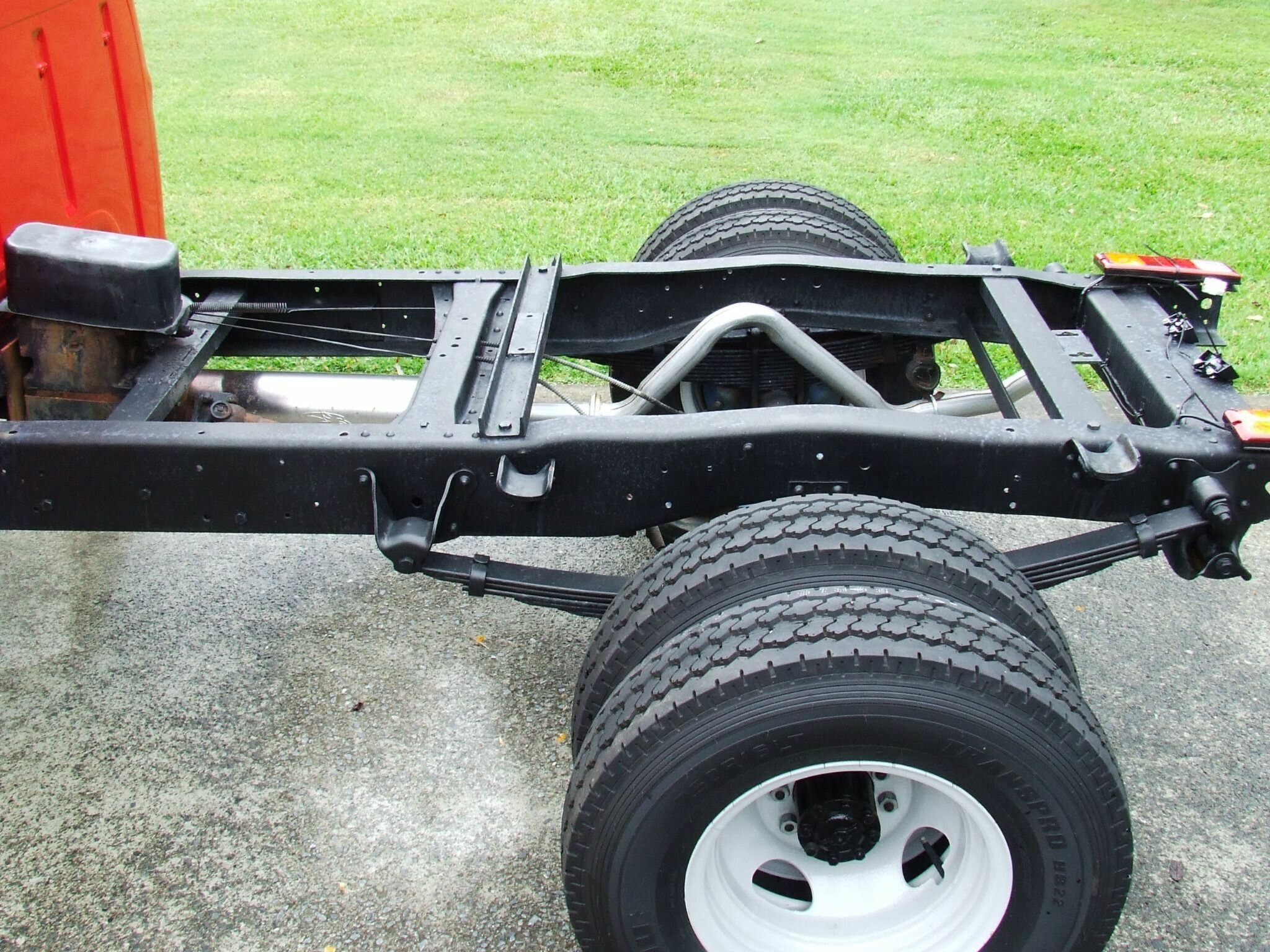 1972 FORD F250 4 SP MANUAL C/CHAS TRAY