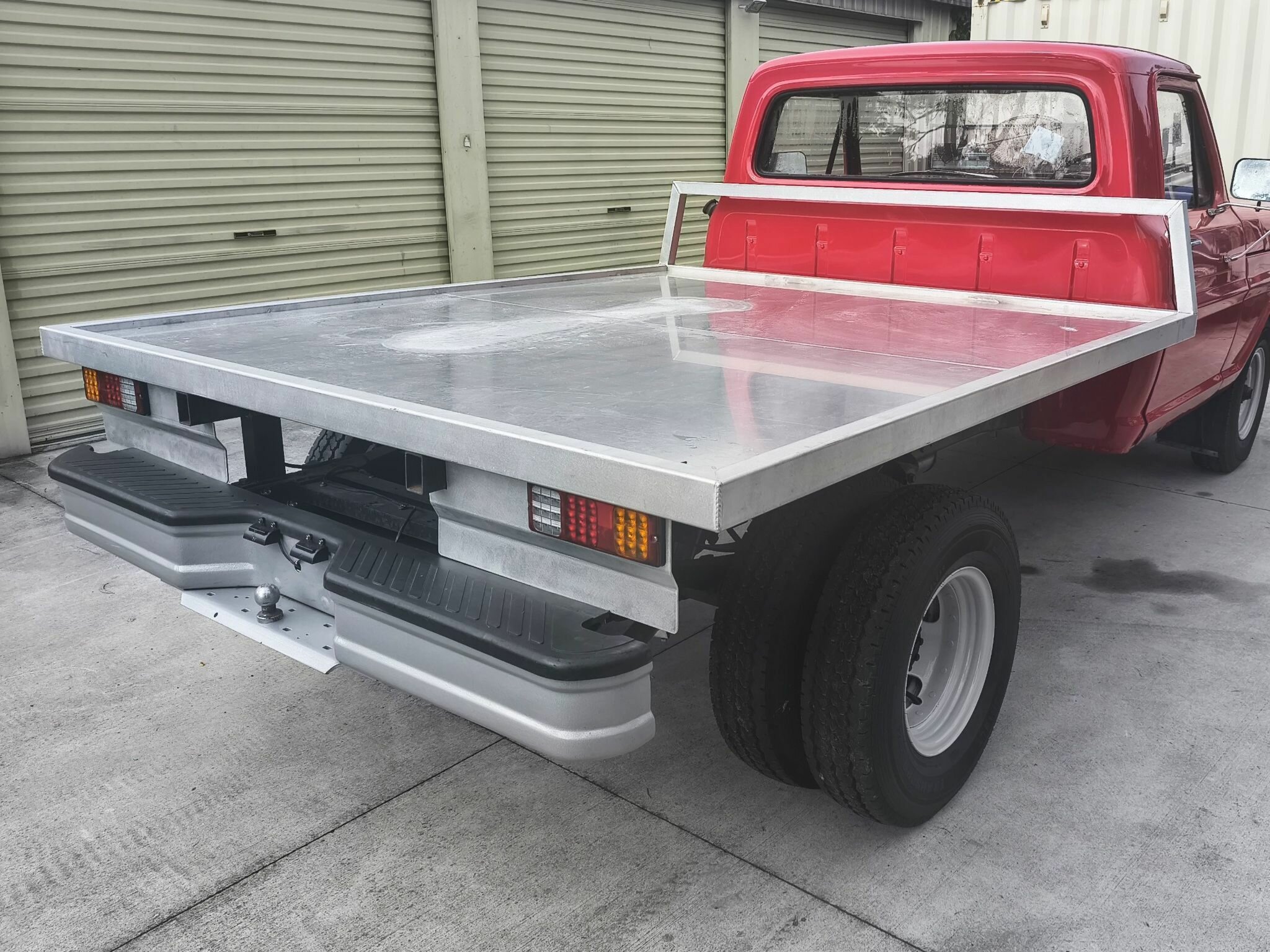 1972 FORD F250 4 SP MANUAL C/CHAS TRAY