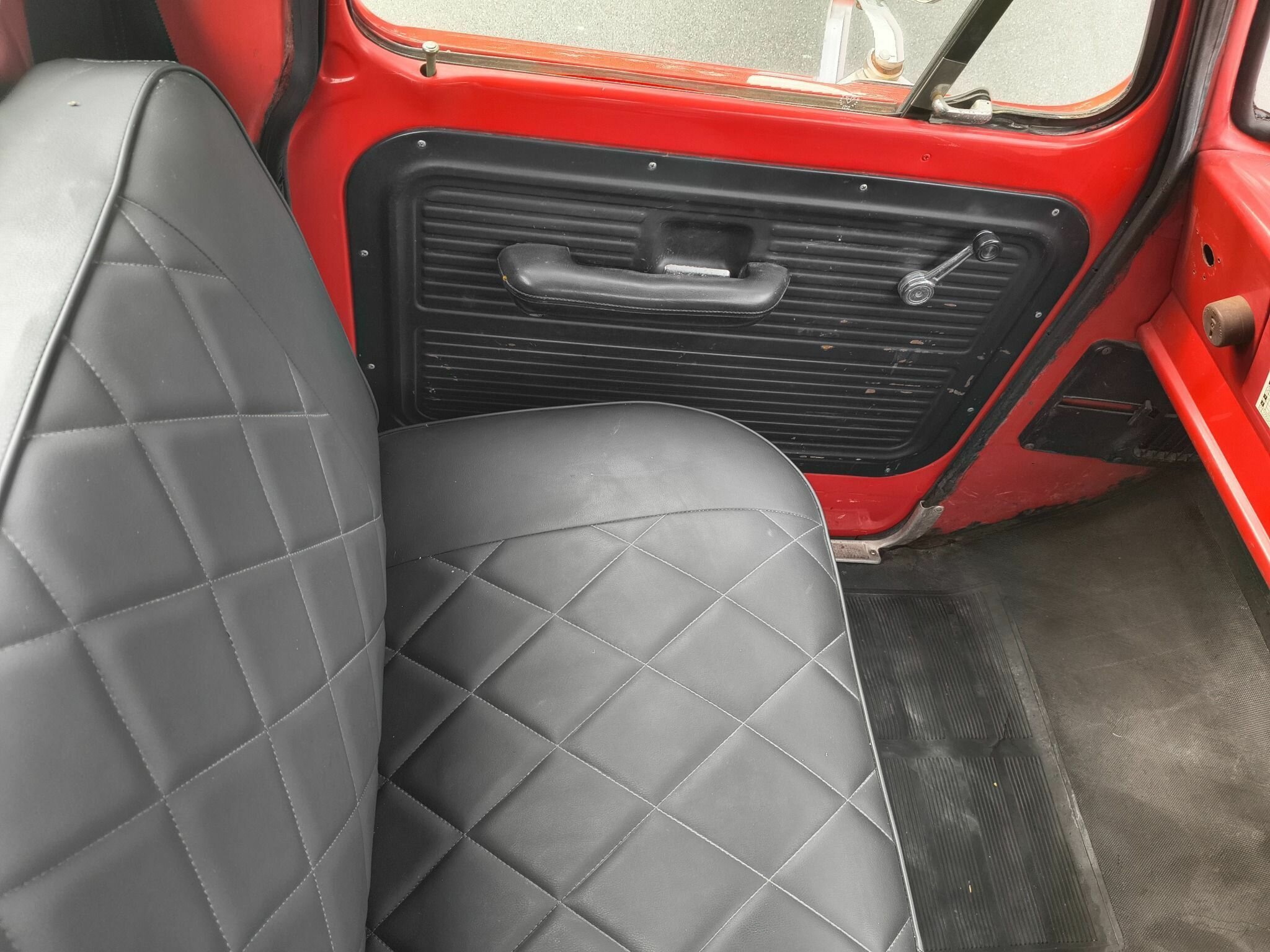 1972 FORD F250 4 SP MANUAL C/CHAS TRAY