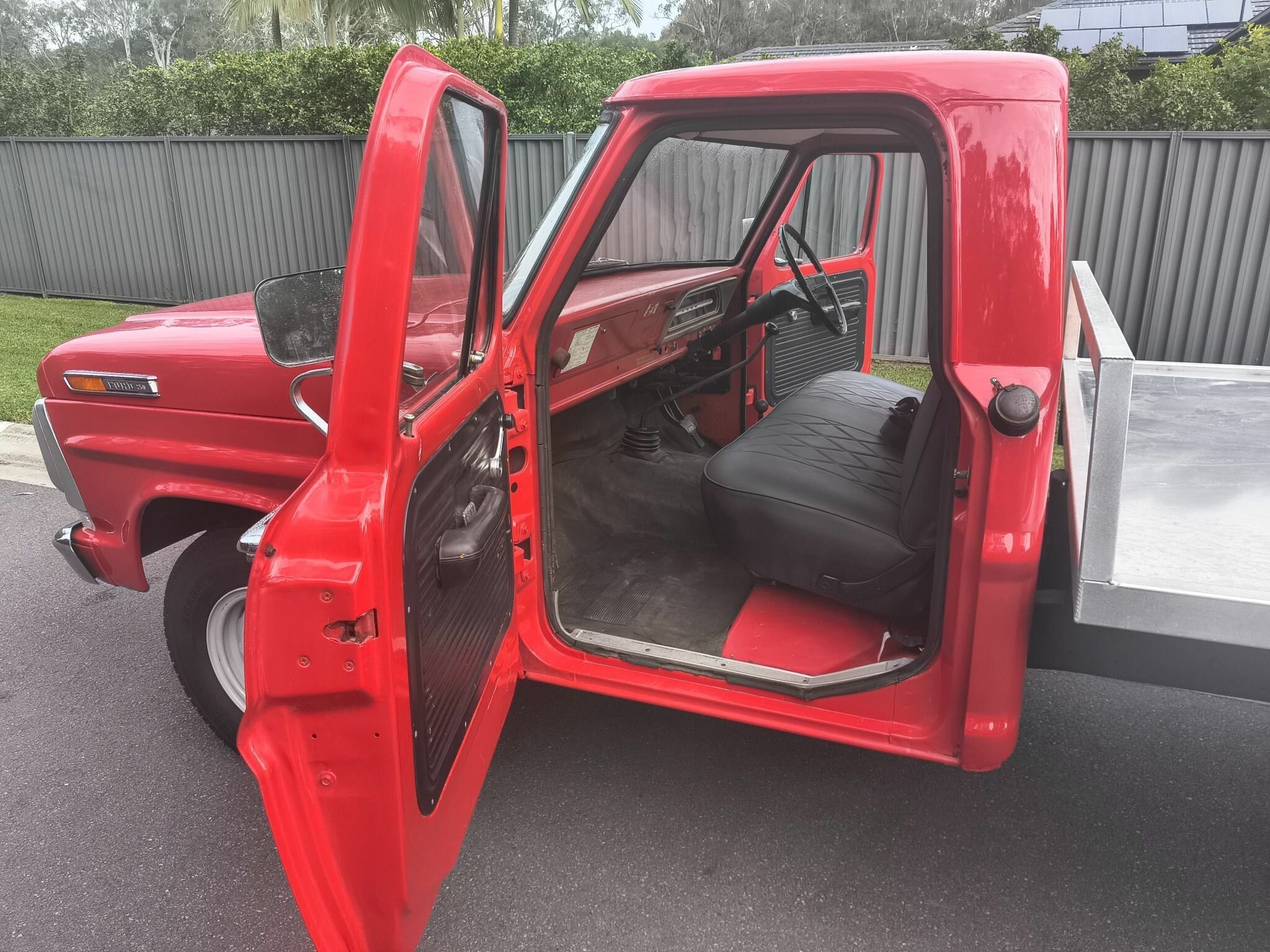 1972 FORD F250 4 SP MANUAL C/CHAS TRAY
