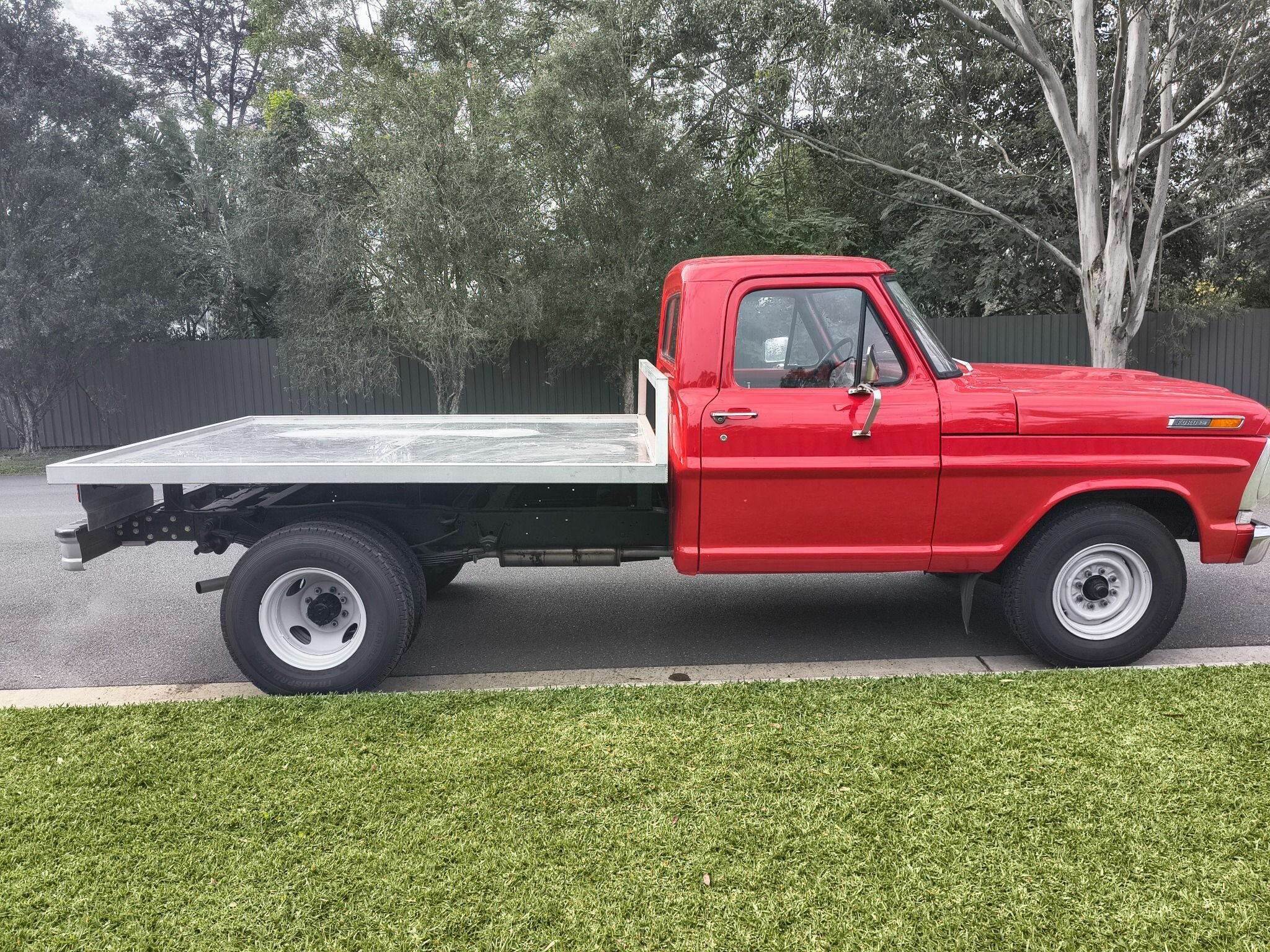 1972 FORD F250 4 SP MANUAL C/CHAS TRAY