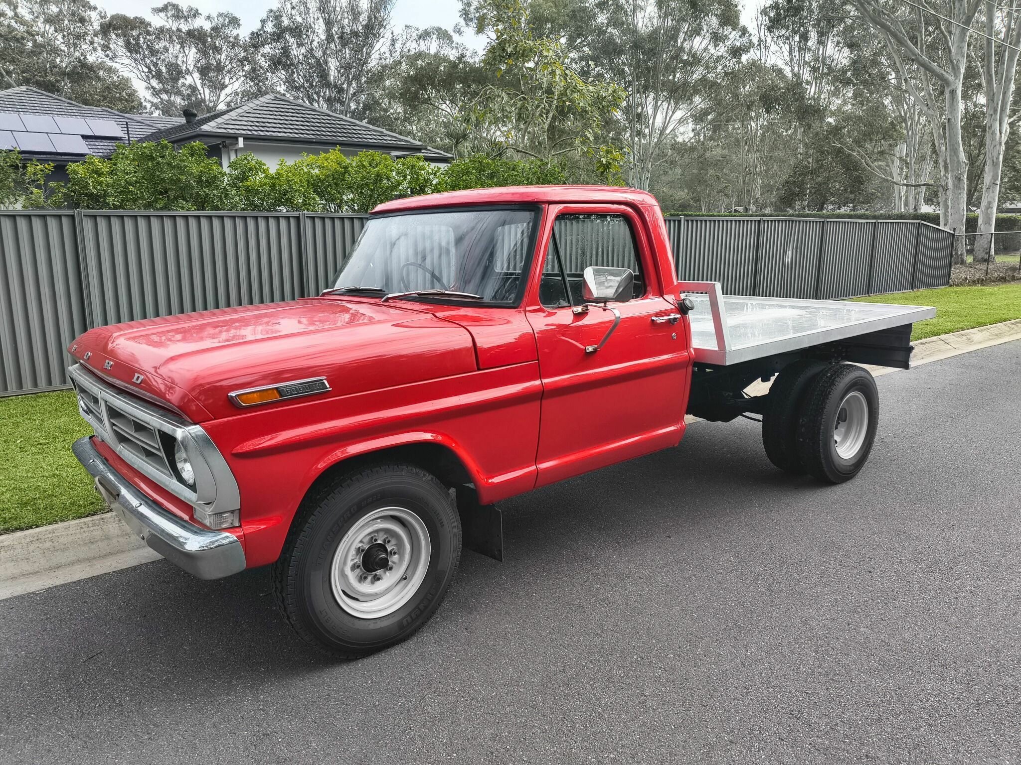 1972 FORD F250 4 SP MANUAL C/CHAS TRAY