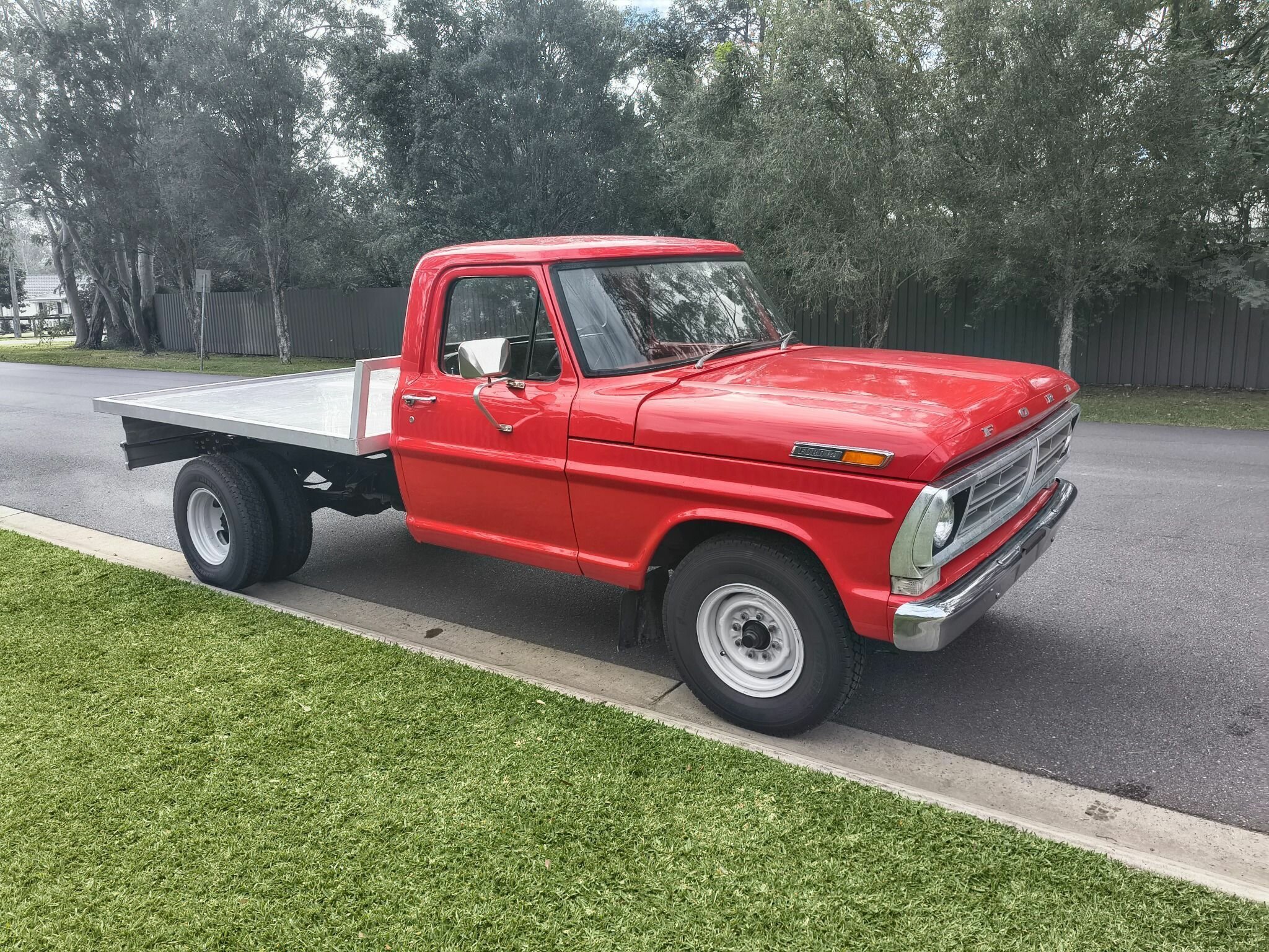 1972 FORD F250 4 SP MANUAL C/CHAS TRAY