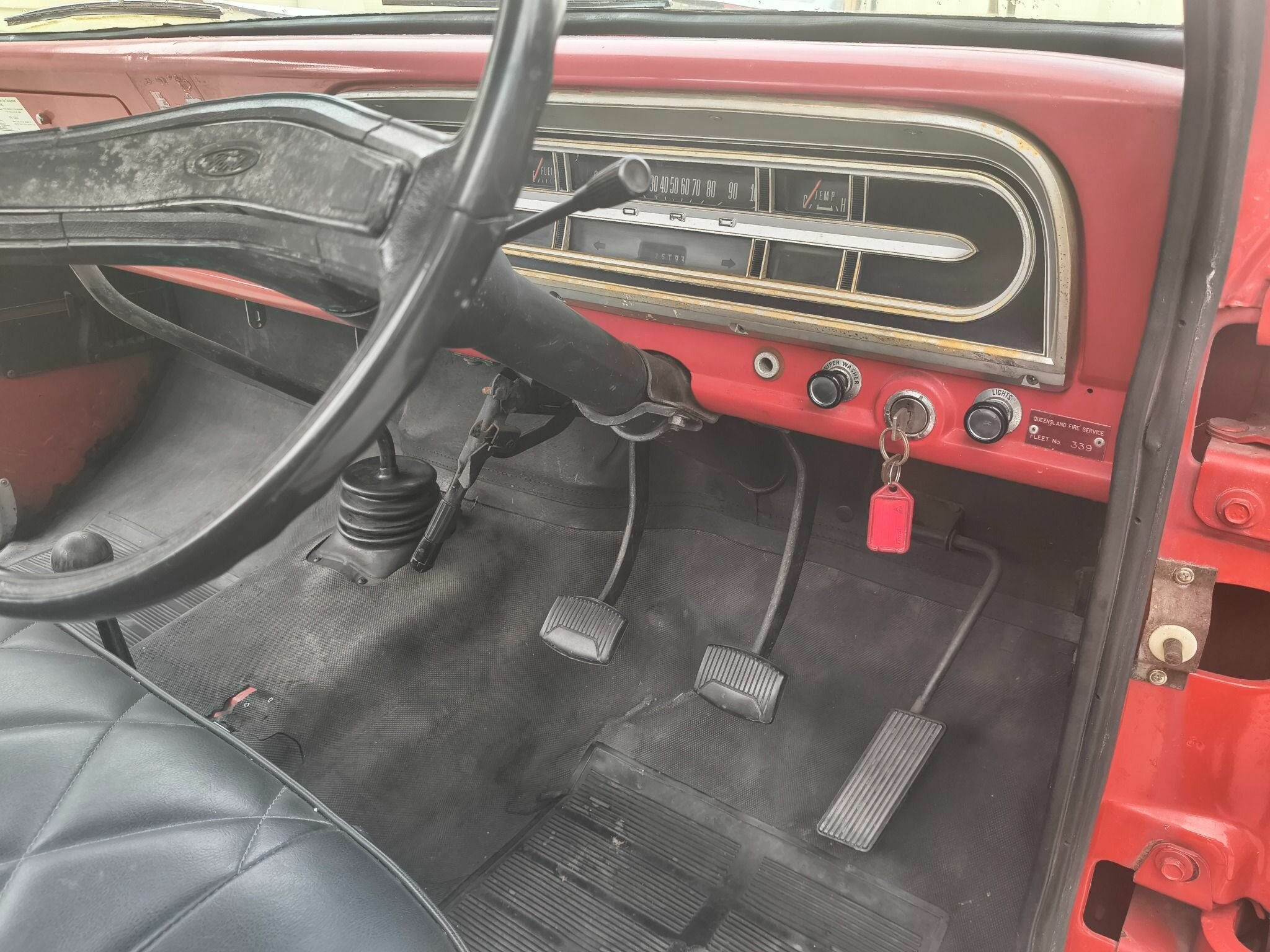 1972 FORD F250 4 SP MANUAL C/CHAS TRAY