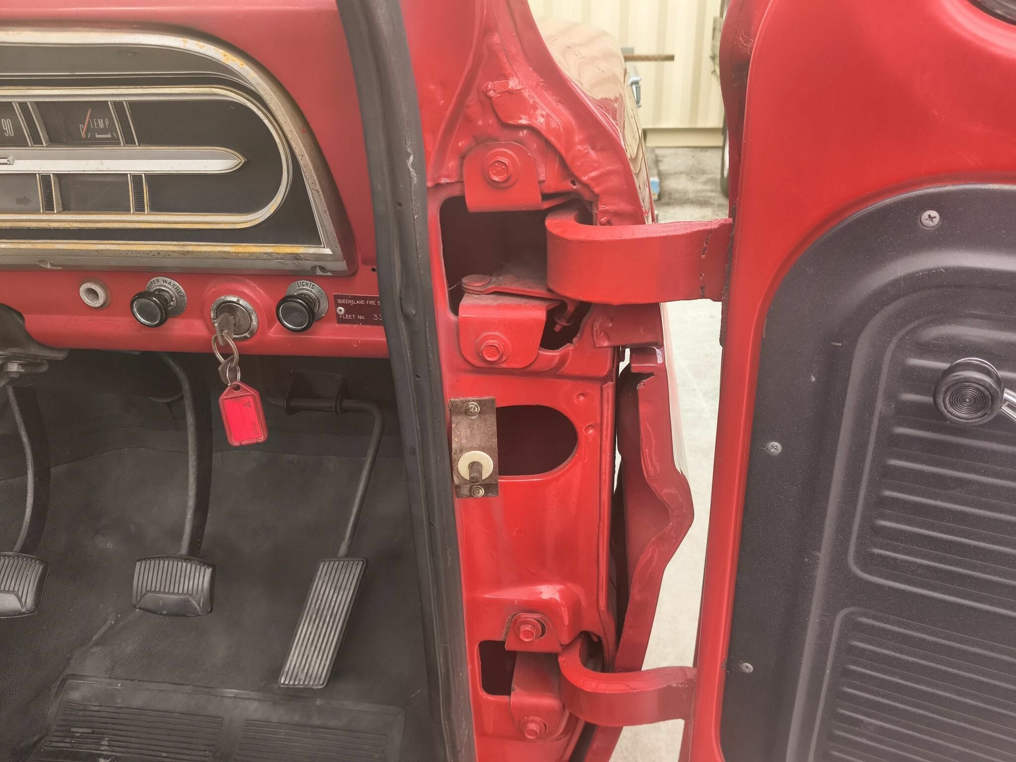 1972 FORD F250 4 SP MANUAL C/CHAS TRAY